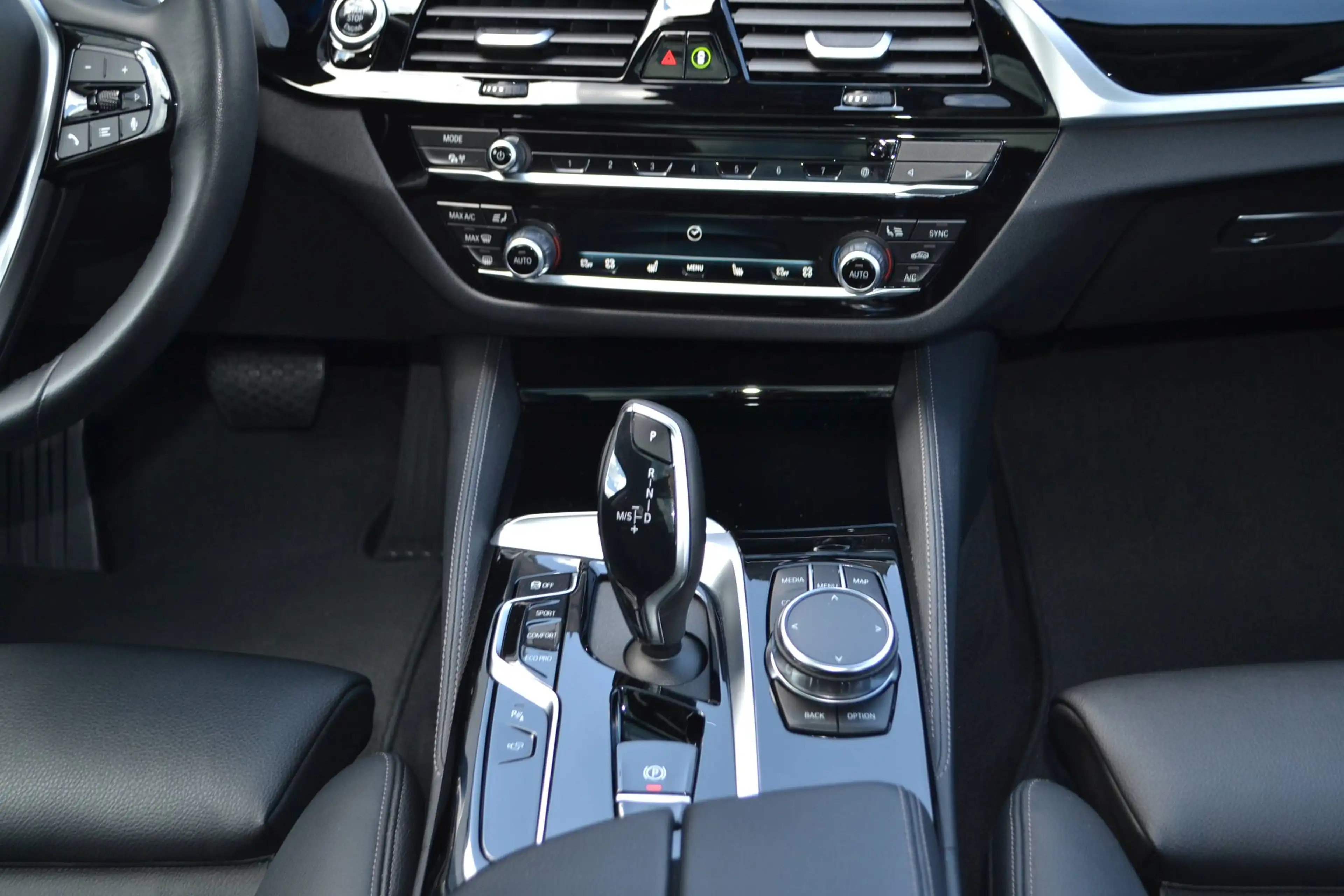 BMW 530 530d Touring*AUTOMATIK*Luxury Line*LEDER*VOLL*1A — photo 8