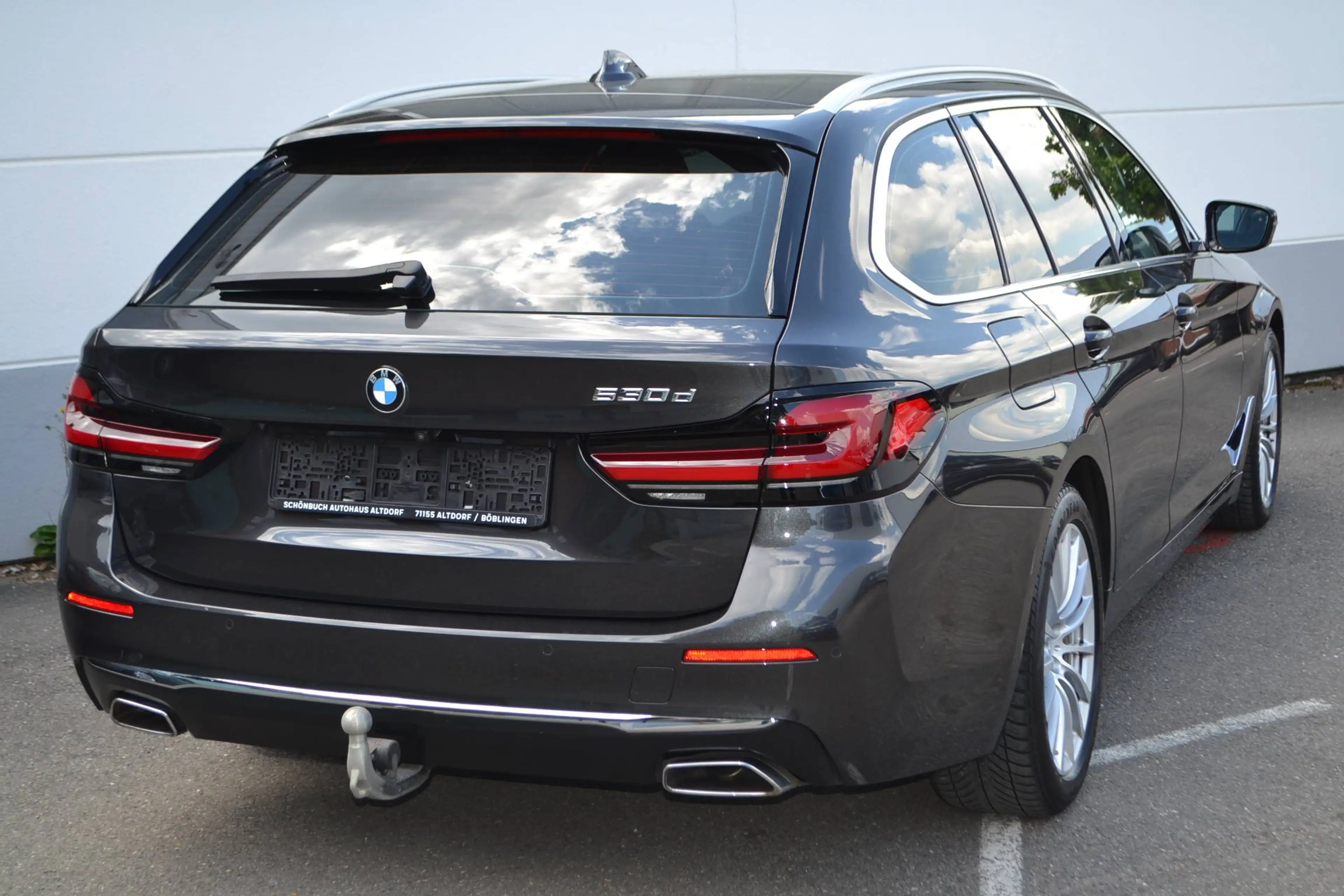 BMW 530 530d Touring*AUTOMATIK*Luxury Line*LEDER*VOLL*1A — photo 2