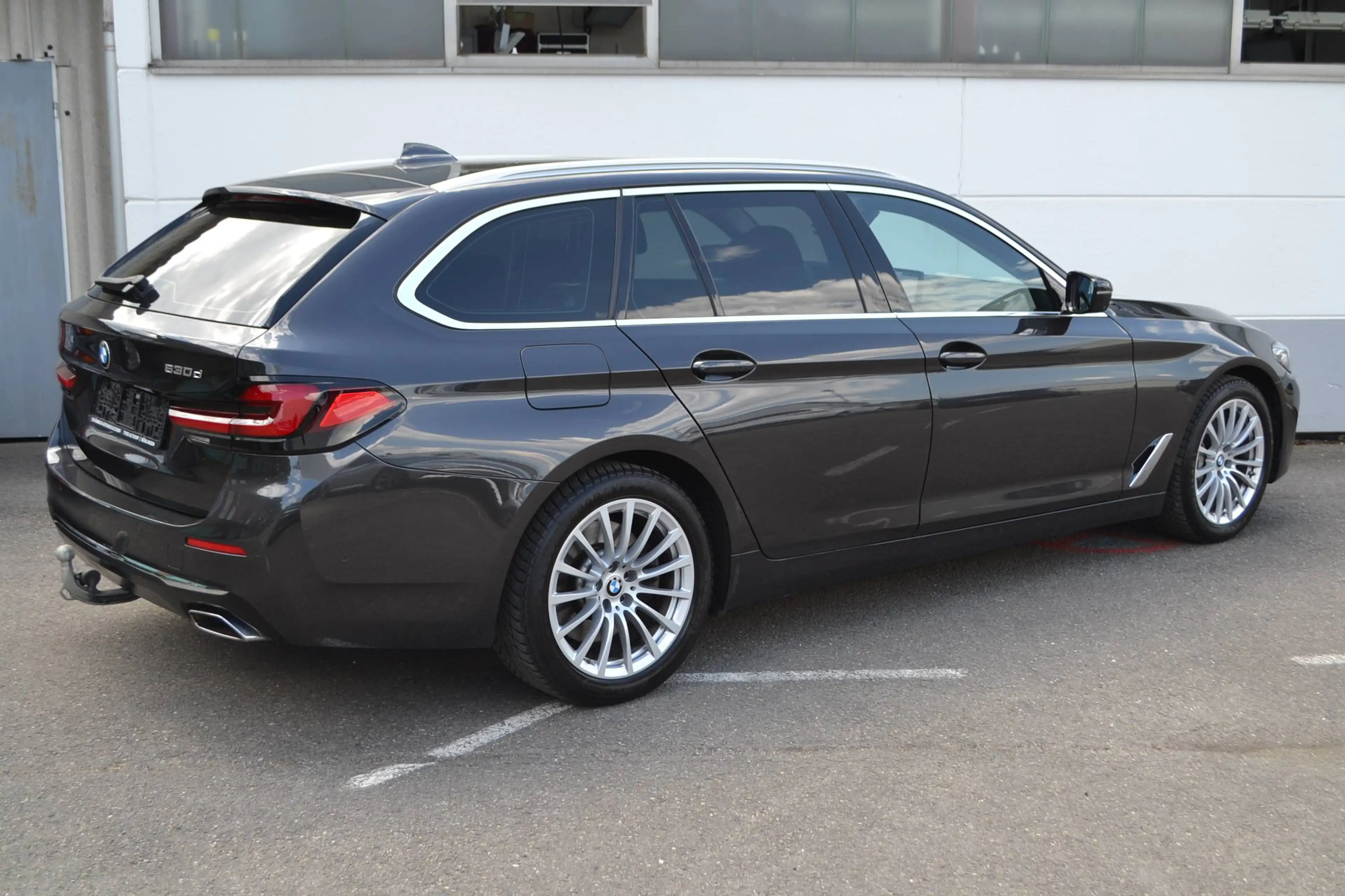 BMW 530 530d Touring*AUTOMATIK*Luxury Line*LEDER*VOLL*1A — photo 3