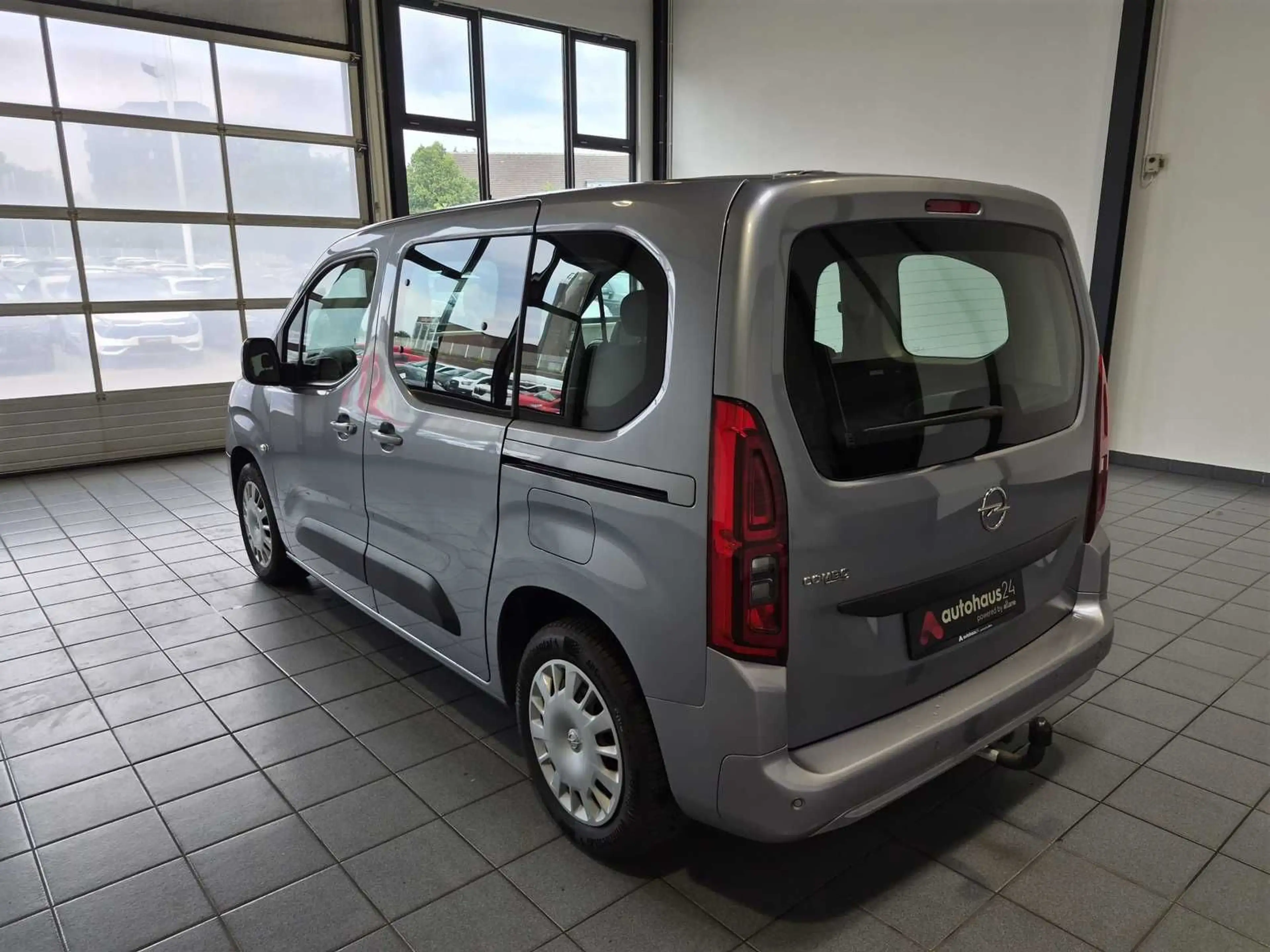 Opel Combo Life 1.2 Turbo  Edition|PDC|CarPlay — photo 4