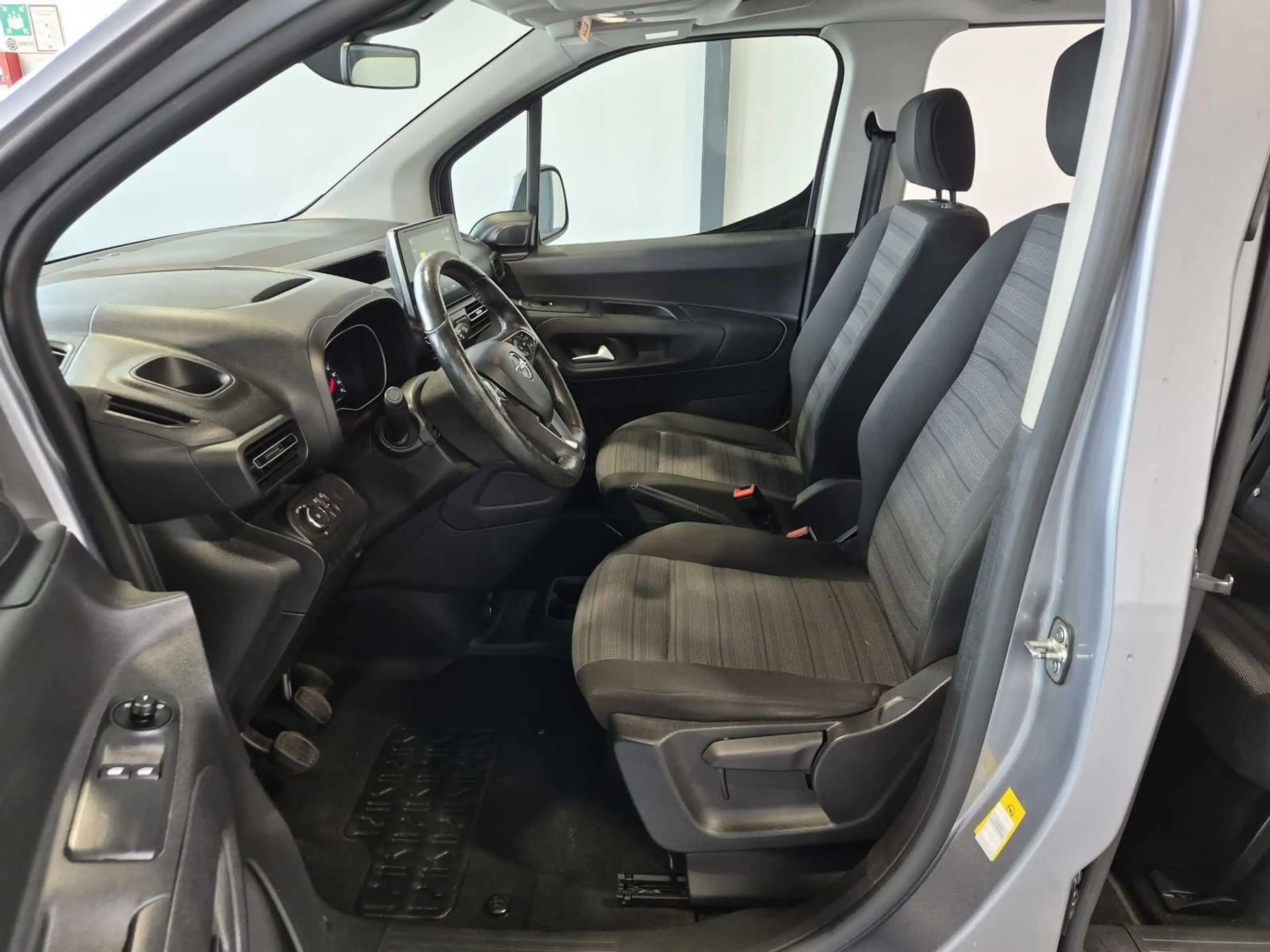 Opel Combo Life 1.2 Turbo  Edition|PDC|CarPlay — photo 8