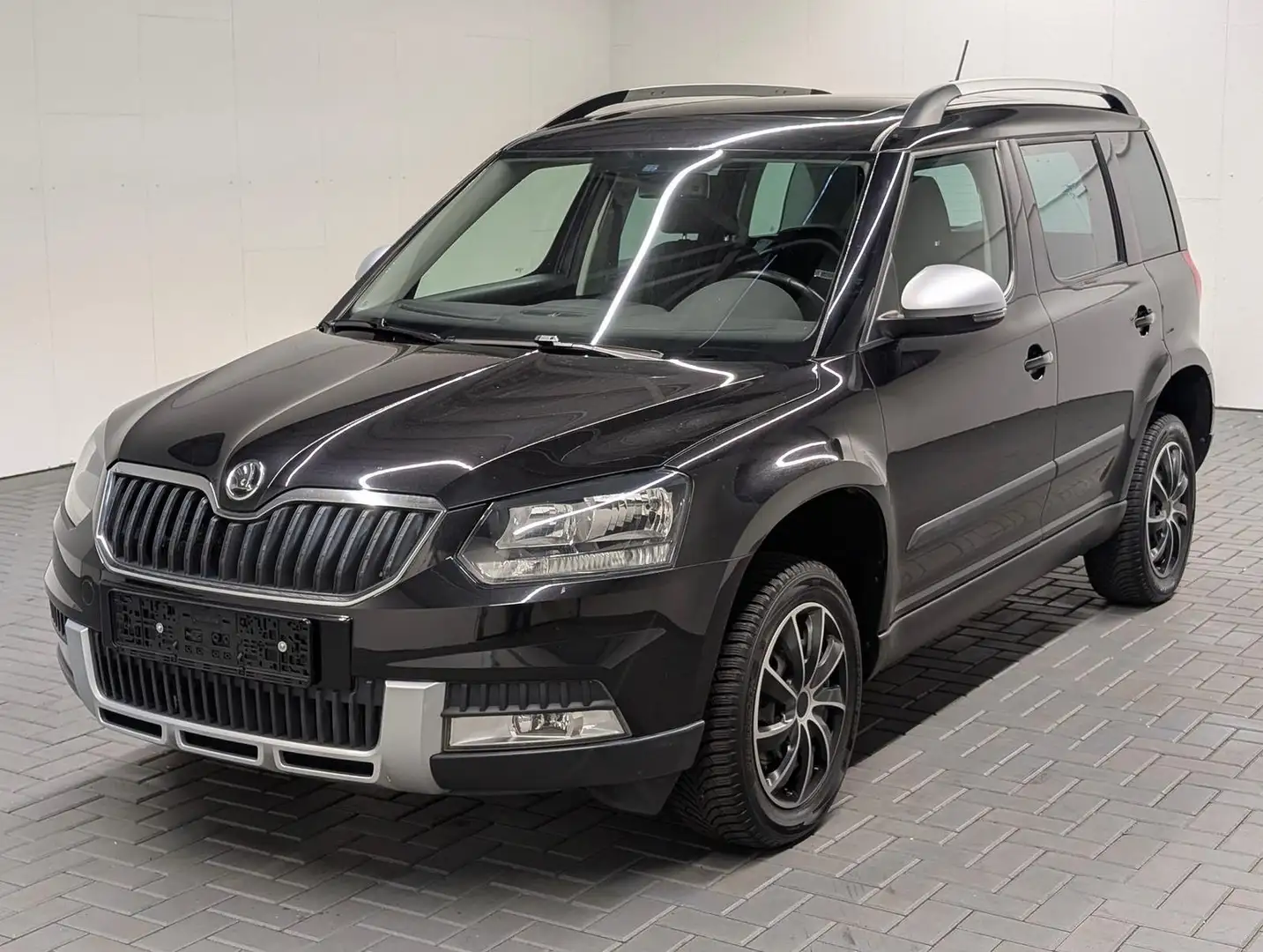 Skoda Yeti Pano/AHK/Navi/Kam/SHZ/Bluetooth Schwarz - 1