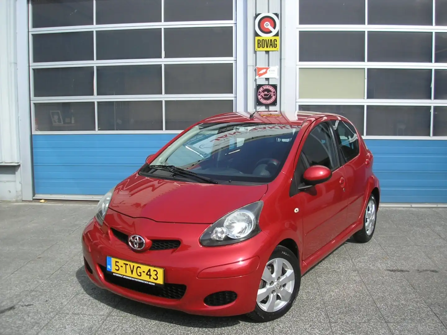 Toyota Aygo 1.0 5-deurs Aspiration Red met Airco Rouge - 2