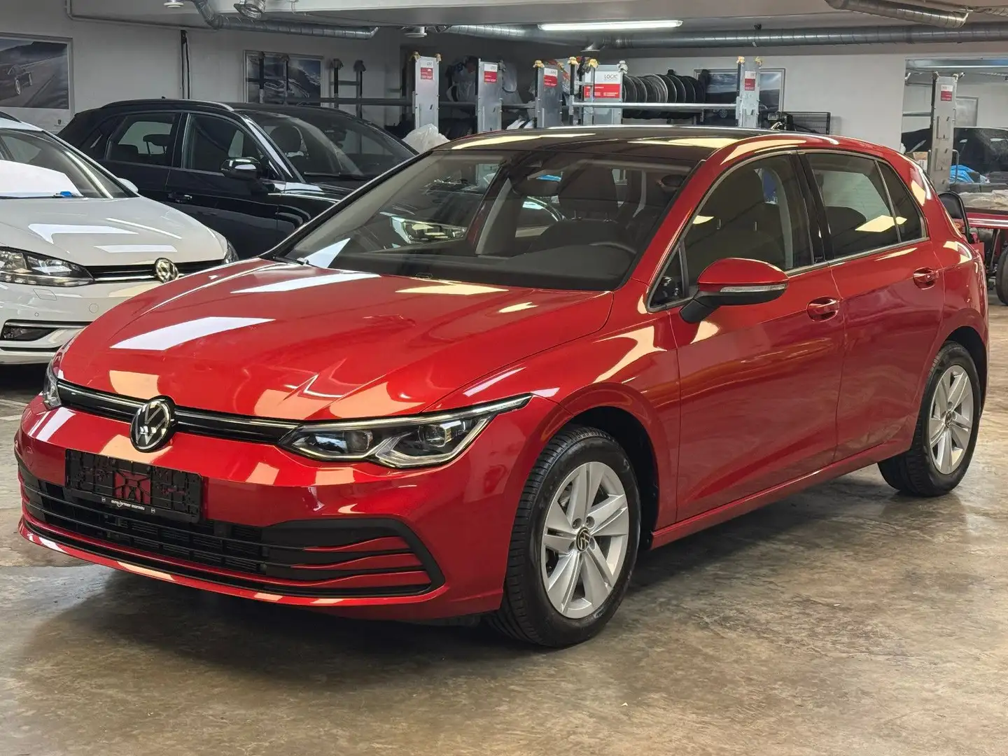 Volkswagen Golf VIII Lim. Life,IQLight,Panorama,Navi,Assist Rosso - 1