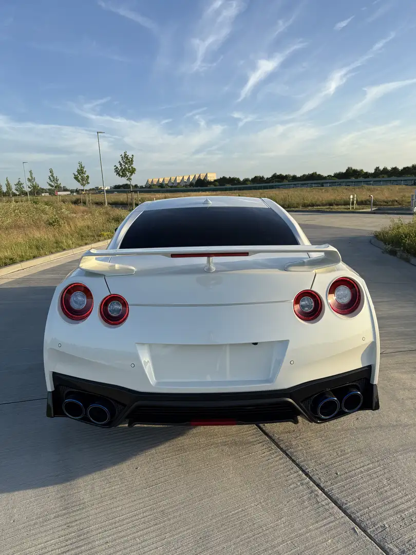 Nissan GT-R Prestige Edition bijela - 2