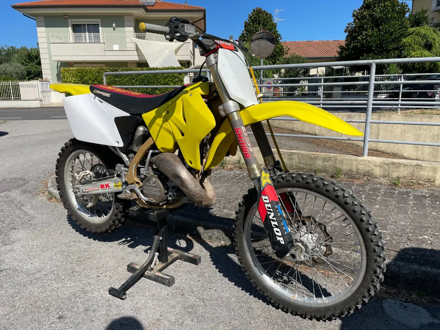 Suzuki RM 125 Giallo - 1