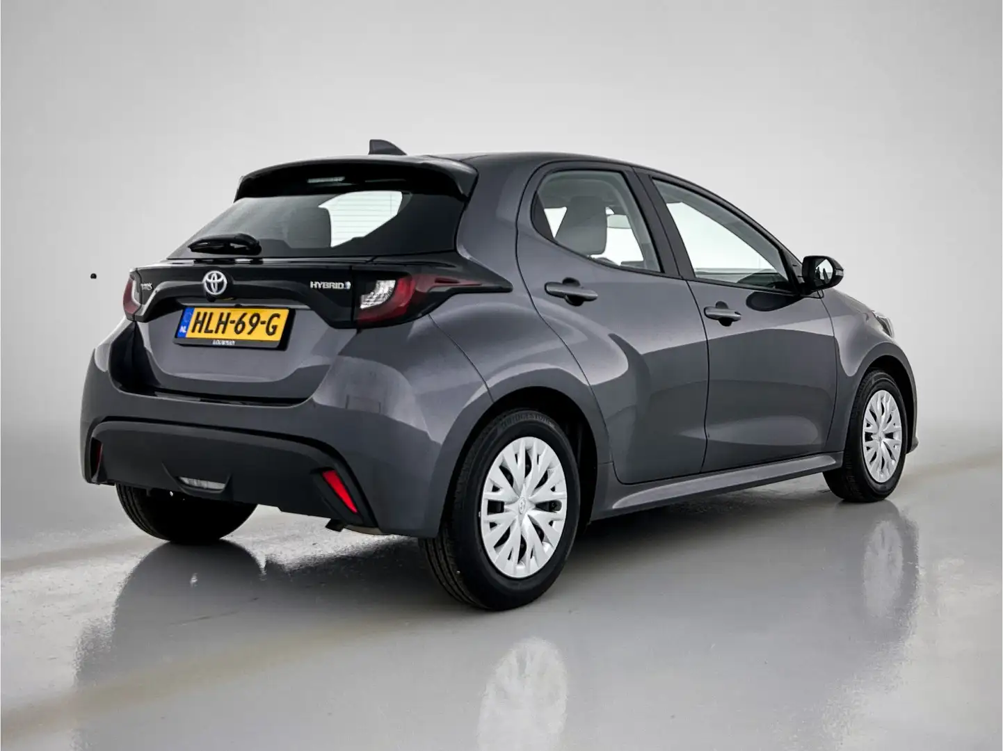 Toyota Yaris 1.5 Hybrid Active Limited | Parkeercamera | Apple Grijs - 2