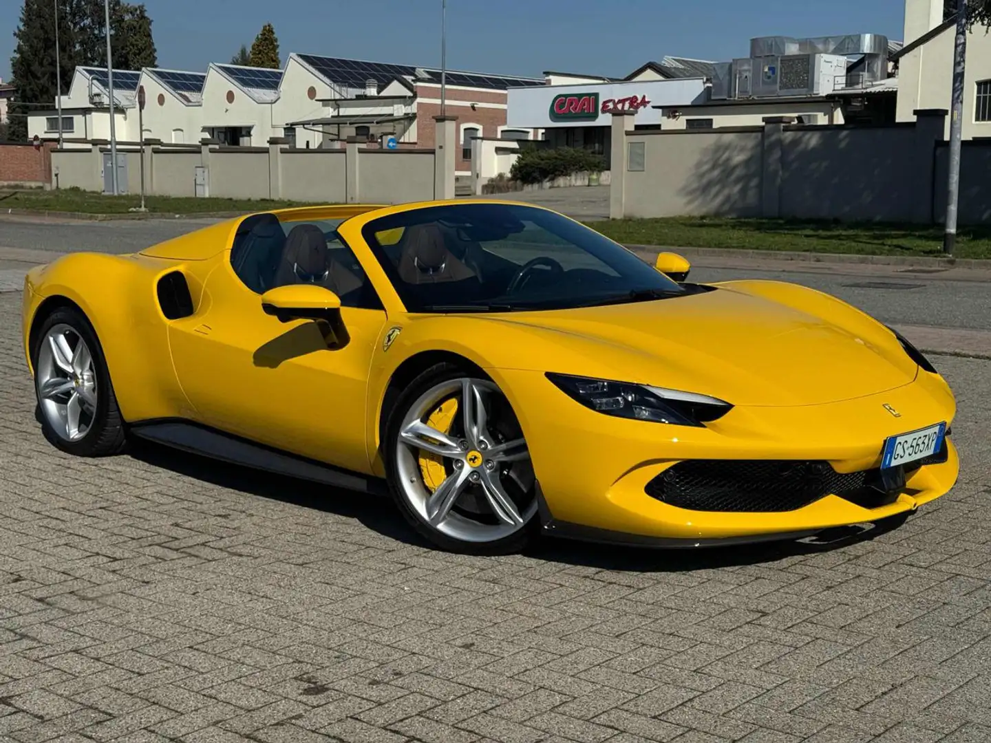 Ferrari 296 GTS Geel - 1