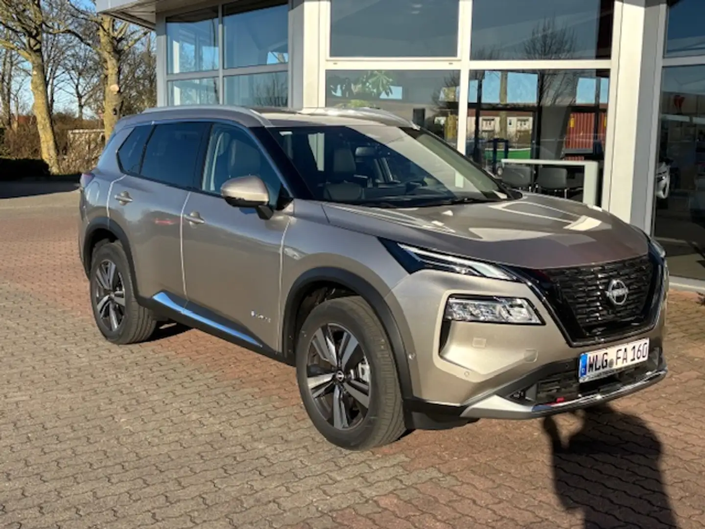 Nissan X-Trail 1.5 VC-T e-POWER e-4ORCE Tekna Silber - 2
