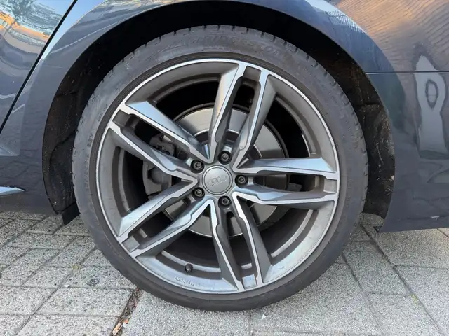 Audi A4 view 14
