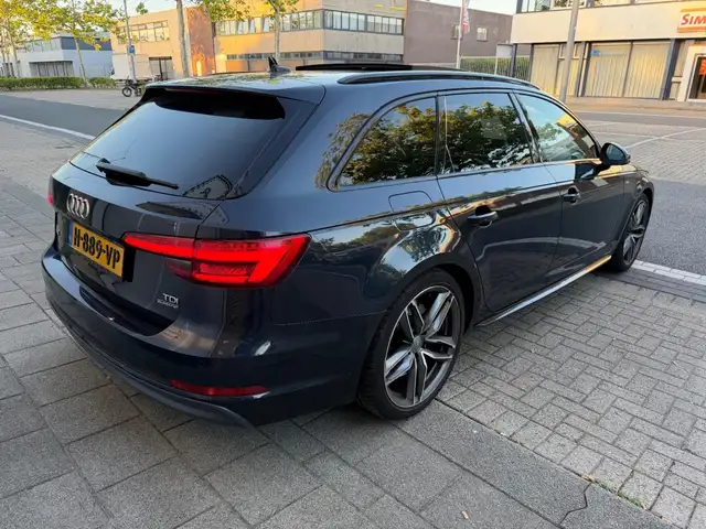Audi A4 view 7
