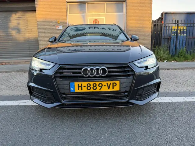 Audi A4 view 4