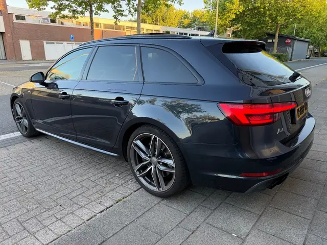Audi A4 view 6