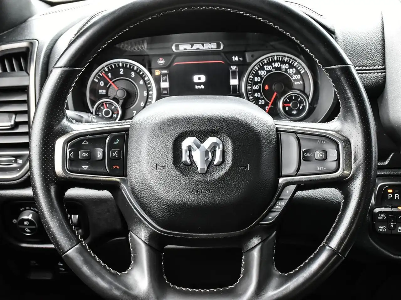 RAM 1500 снимка RAM 1500