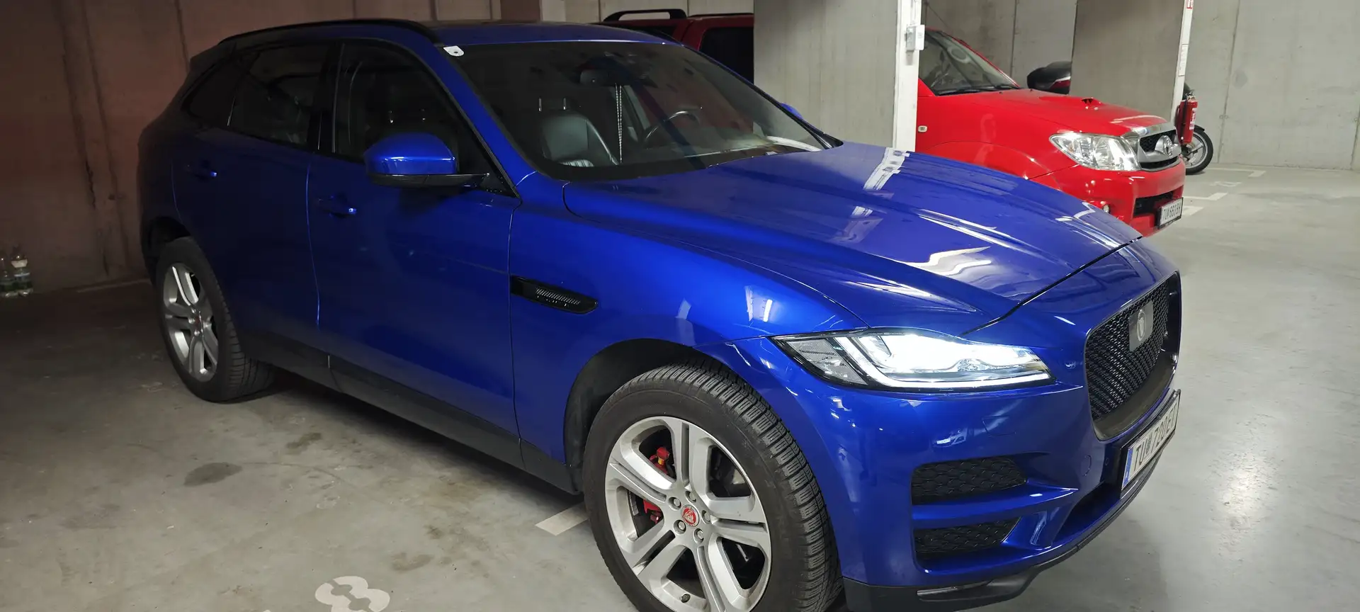 Jaguar F-Pace F-Pace 25d AWD Portfolio Aut. Portfolio Blau - 1