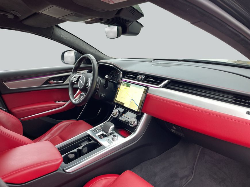Jaguar XF P300 AWD Sport — photo 15