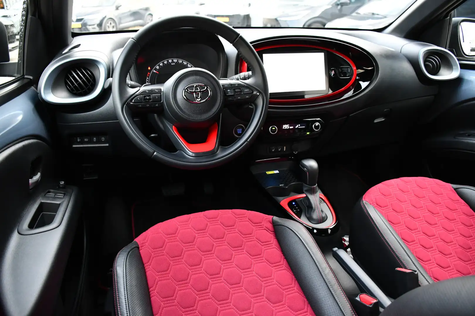 Toyota Aygo X 1.0 VVT-i S-CVT Undercover Jun Takahashi Limited A Gris - 2