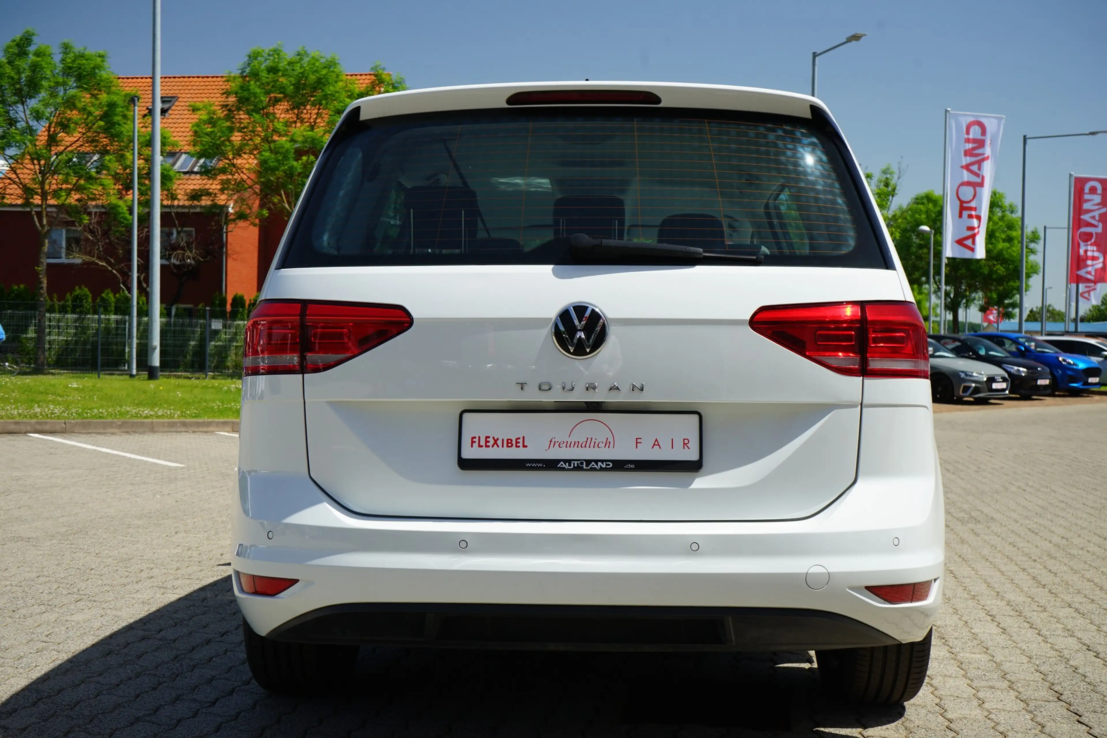 Volkswagen Touran 1.5 TSI DSG Family 7-Sitzer LED Navi AHK — photo 25