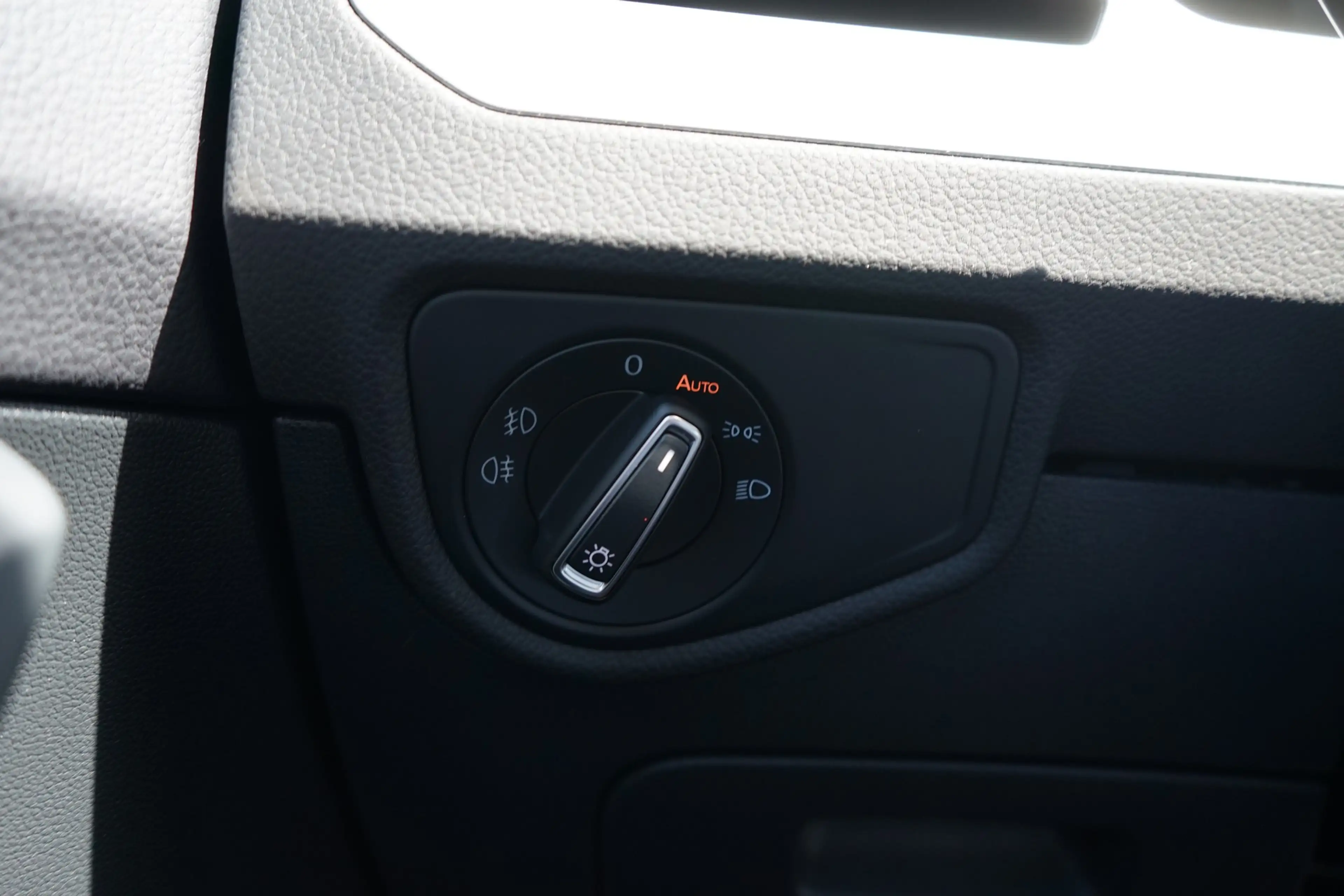 Volkswagen Touran 1.5 TSI DSG Family 7-Sitzer LED Navi AHK — photo 22