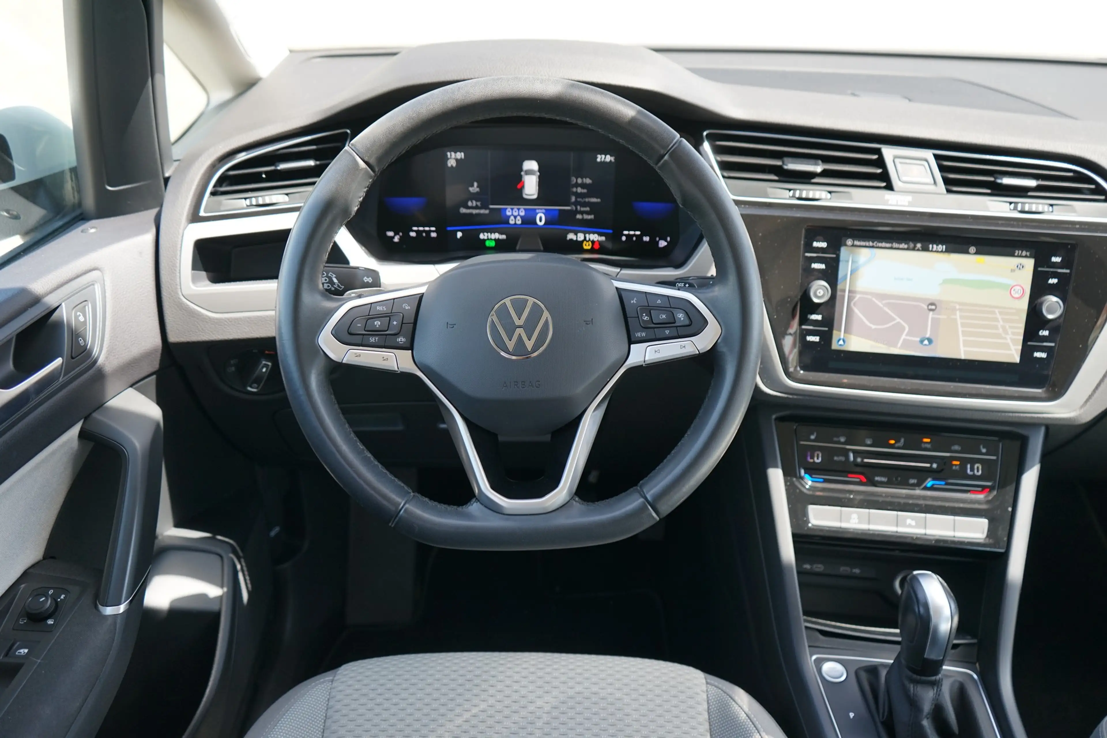 Volkswagen Touran 1.5 TSI DSG Family 7-Sitzer LED Navi AHK — photo 7