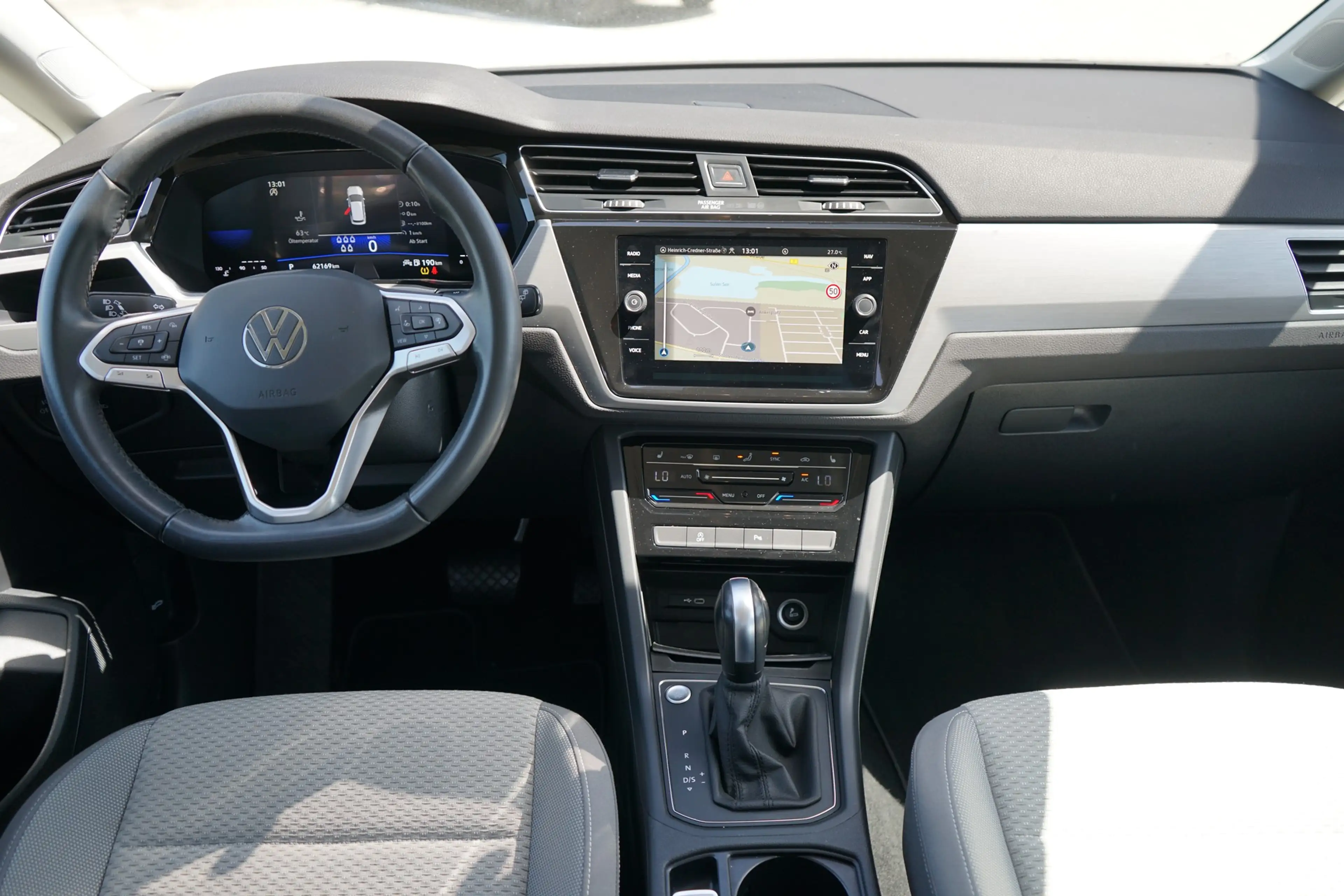 Volkswagen Touran 1.5 TSI DSG Family 7-Sitzer LED Navi AHK — photo 6