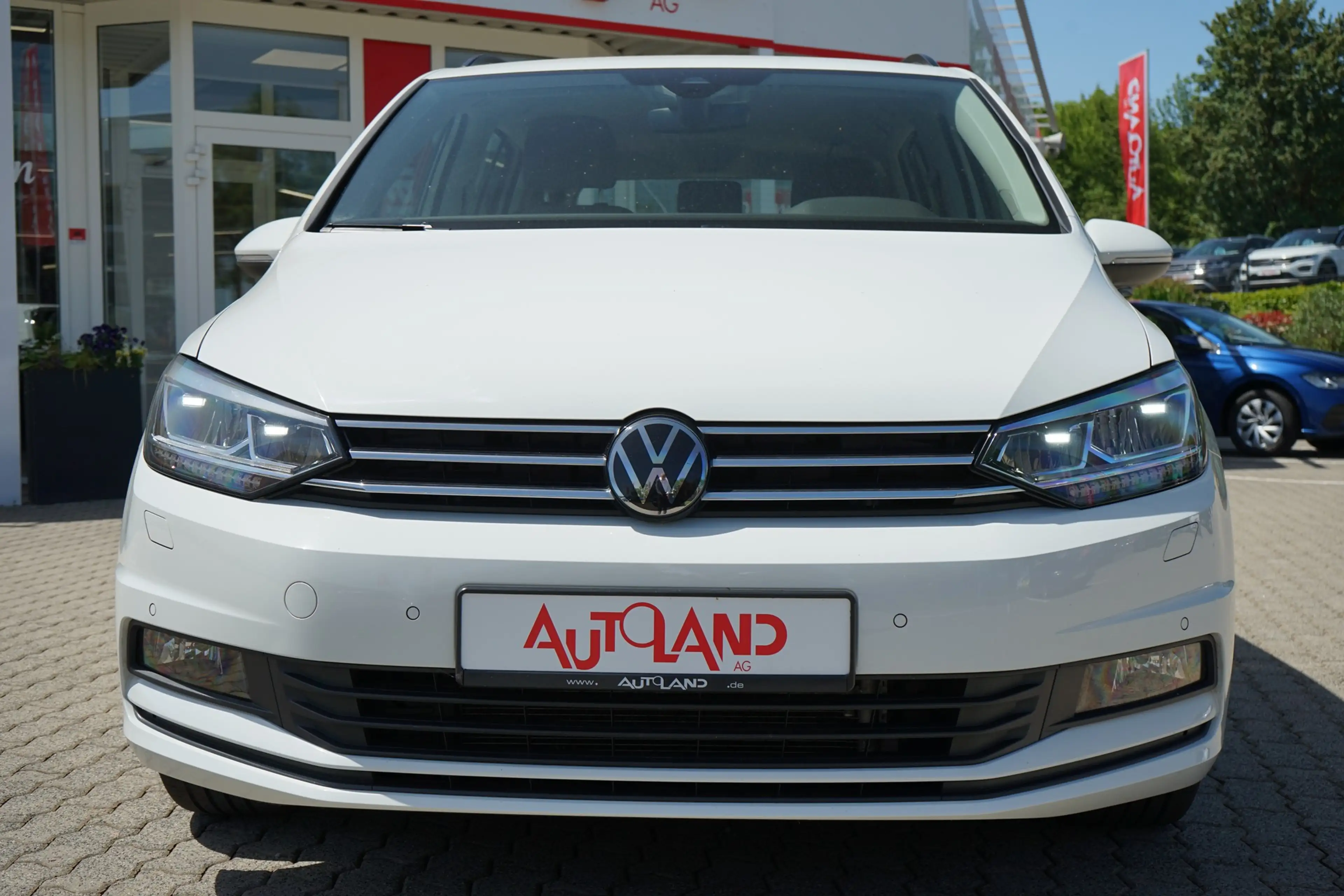 Volkswagen Touran 1.5 TSI DSG Family 7-Sitzer LED Navi AHK — photo 2
