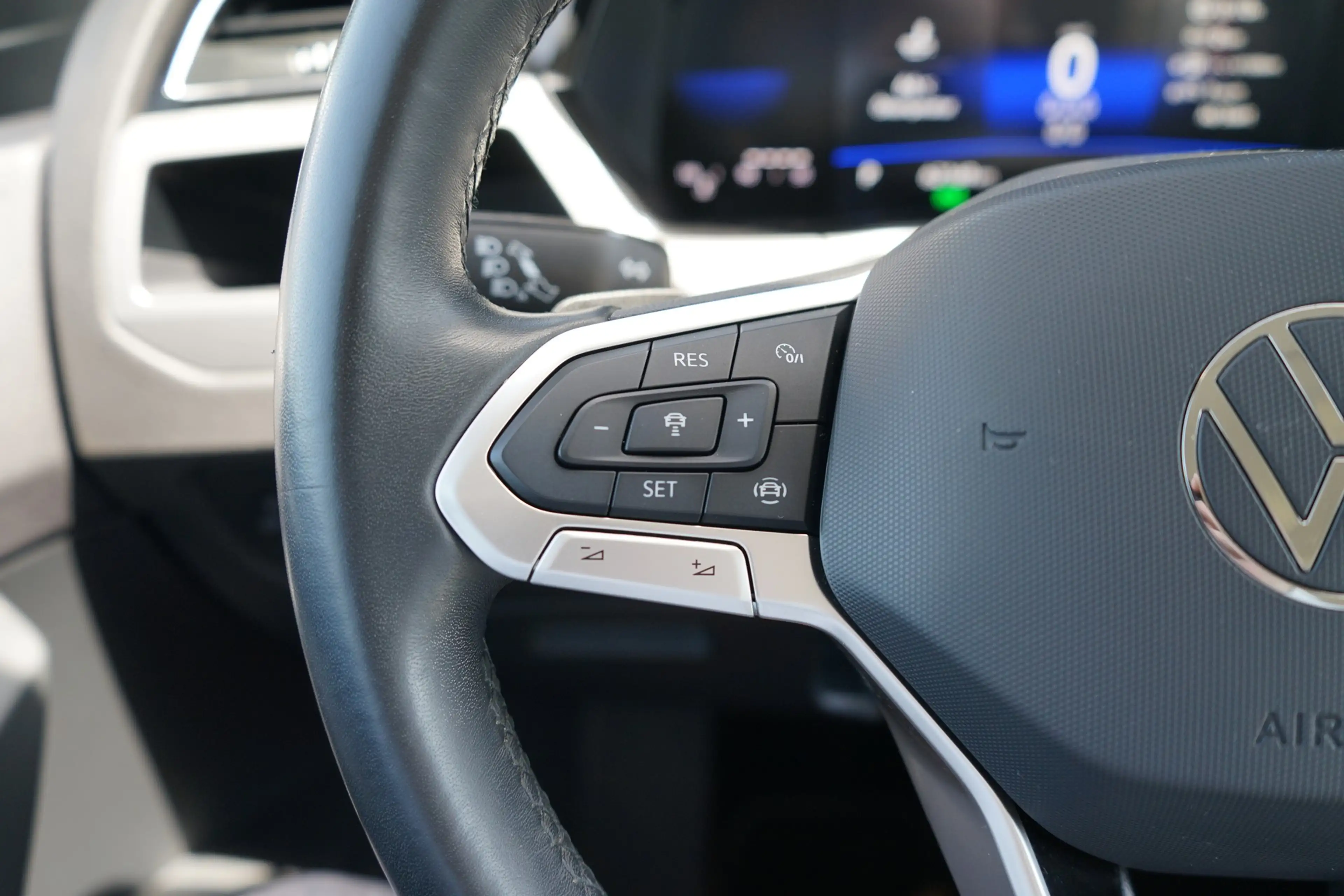 Volkswagen Touran 1.5 TSI DSG Family 7-Sitzer LED Navi AHK — photo 16