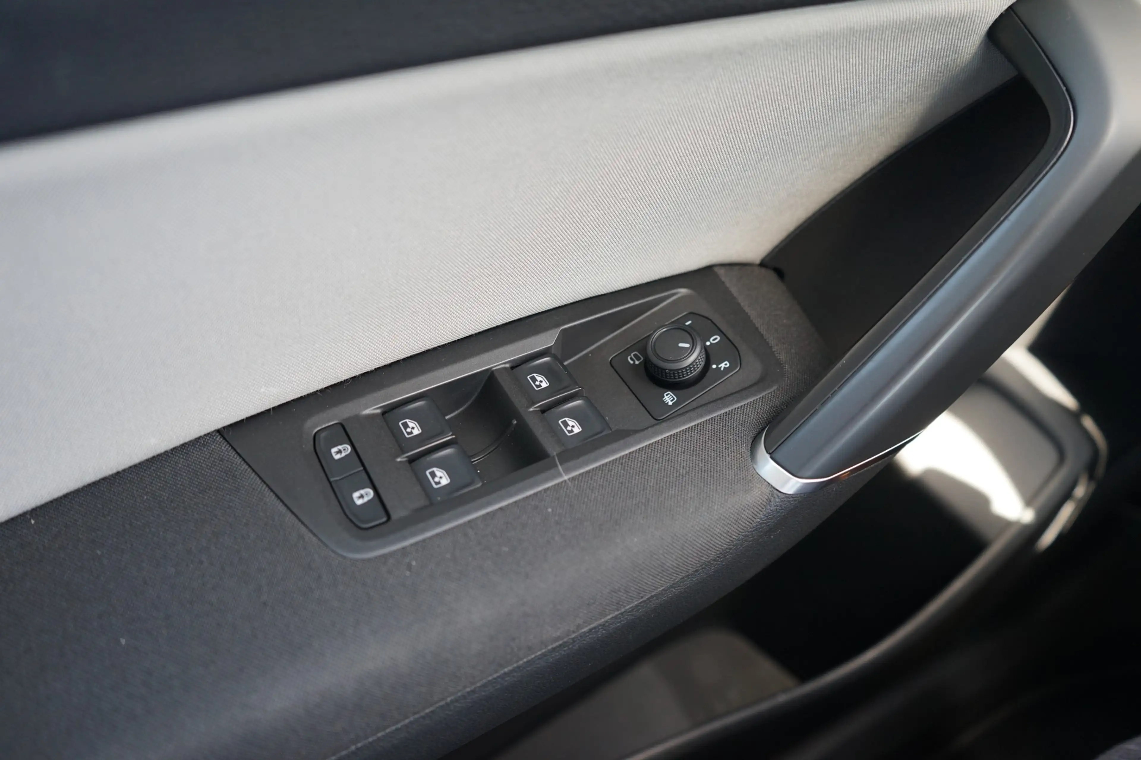Volkswagen Touran 1.5 TSI DSG Family 7-Sitzer LED Navi AHK — photo 21
