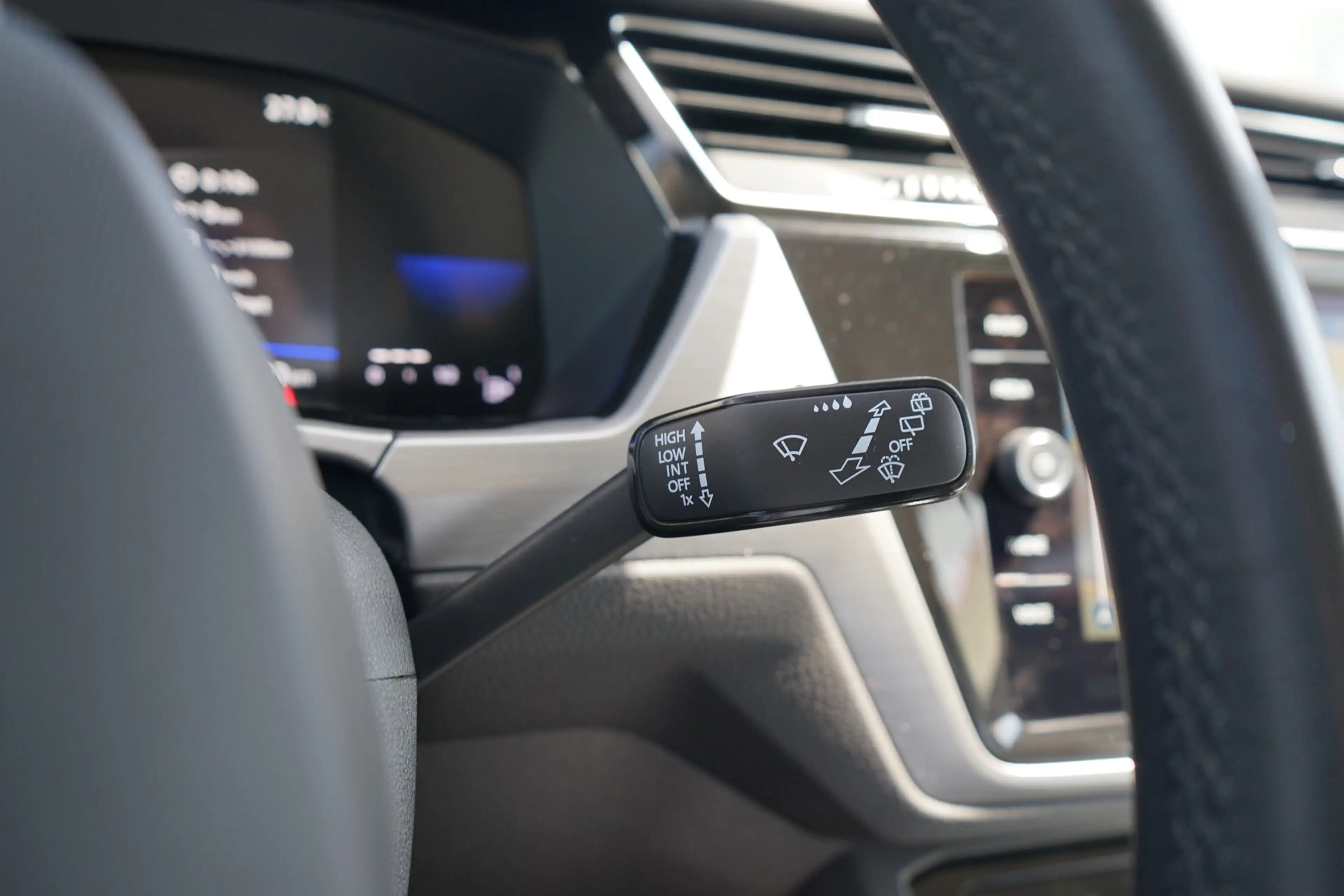 Volkswagen Touran 1.5 TSI DSG Family 7-Sitzer LED Navi AHK — photo 20