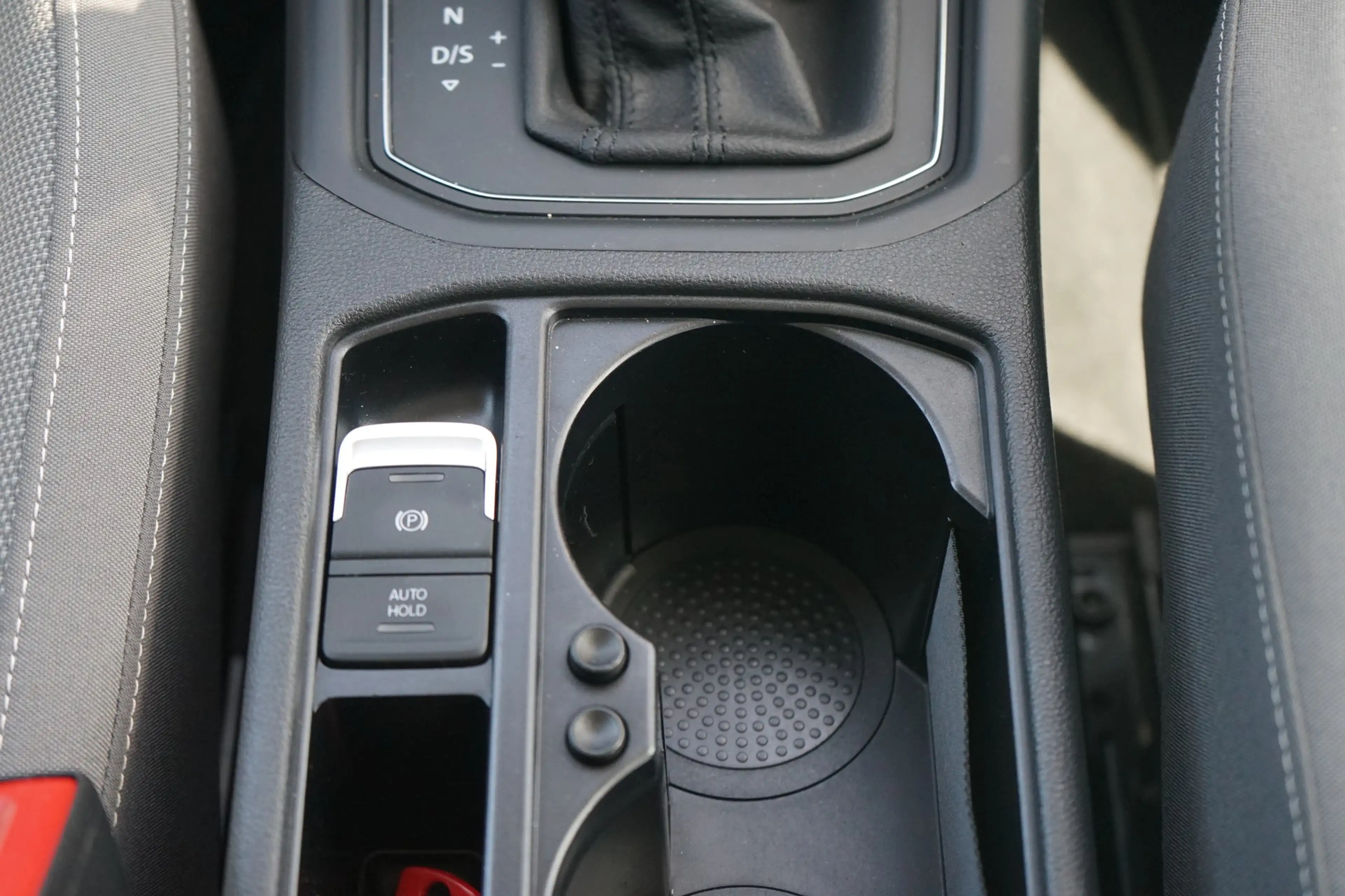 Volkswagen Touran 1.5 TSI DSG Family 7-Sitzer LED Navi AHK — photo 15