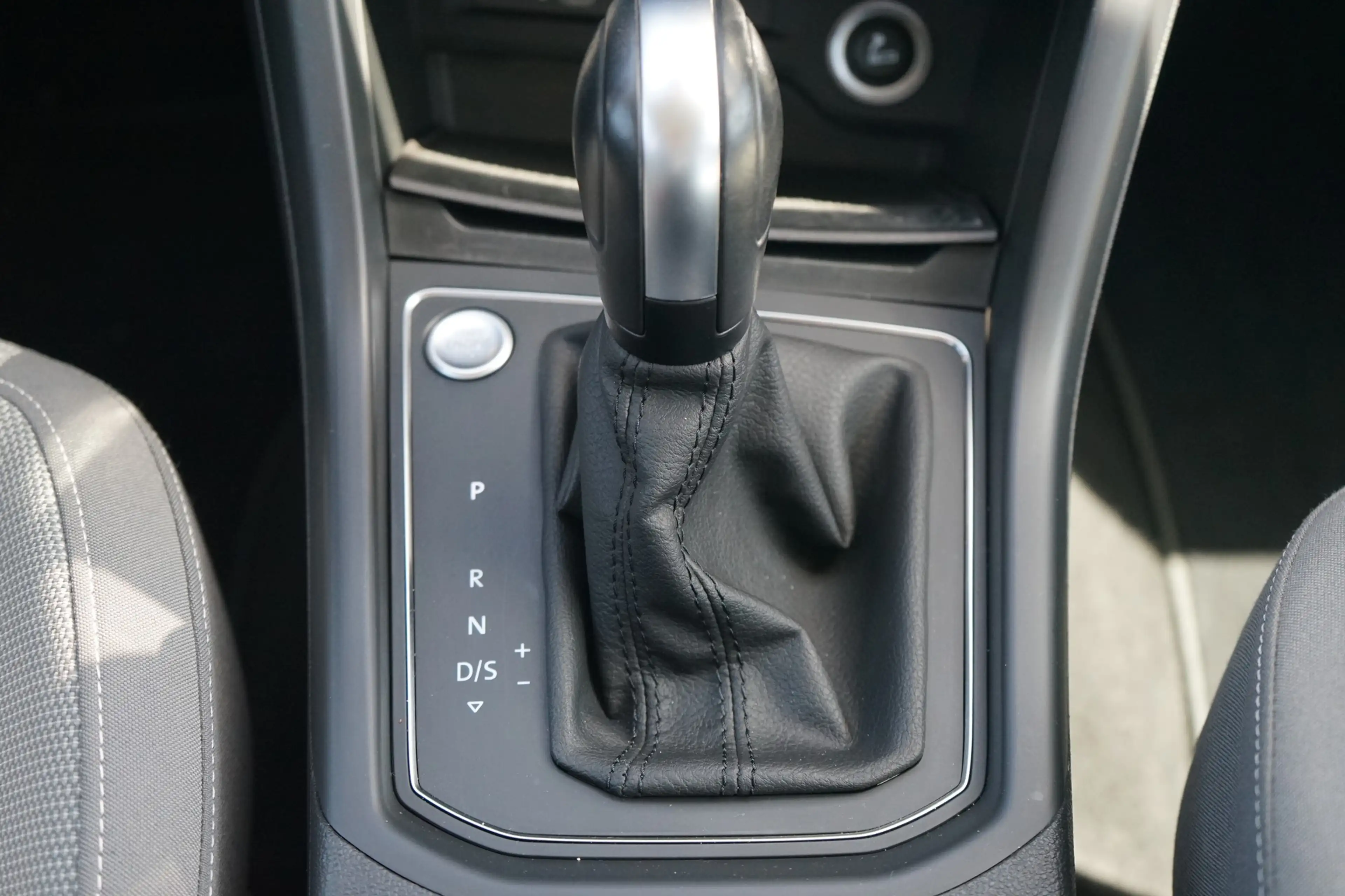 Volkswagen Touran 1.5 TSI DSG Family 7-Sitzer LED Navi AHK — photo 14