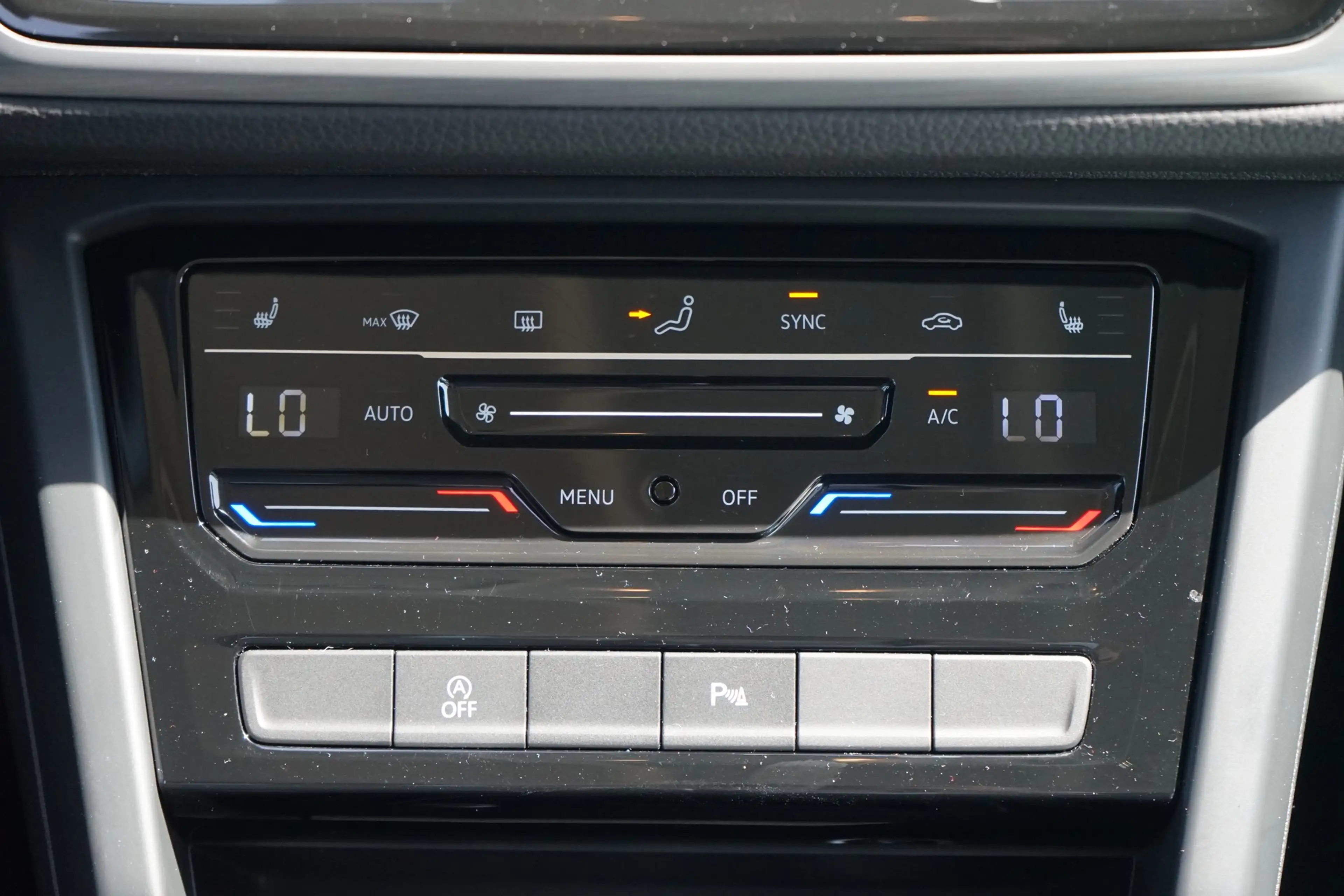 Volkswagen Touran 1.5 TSI DSG Family 7-Sitzer LED Navi AHK — photo 13