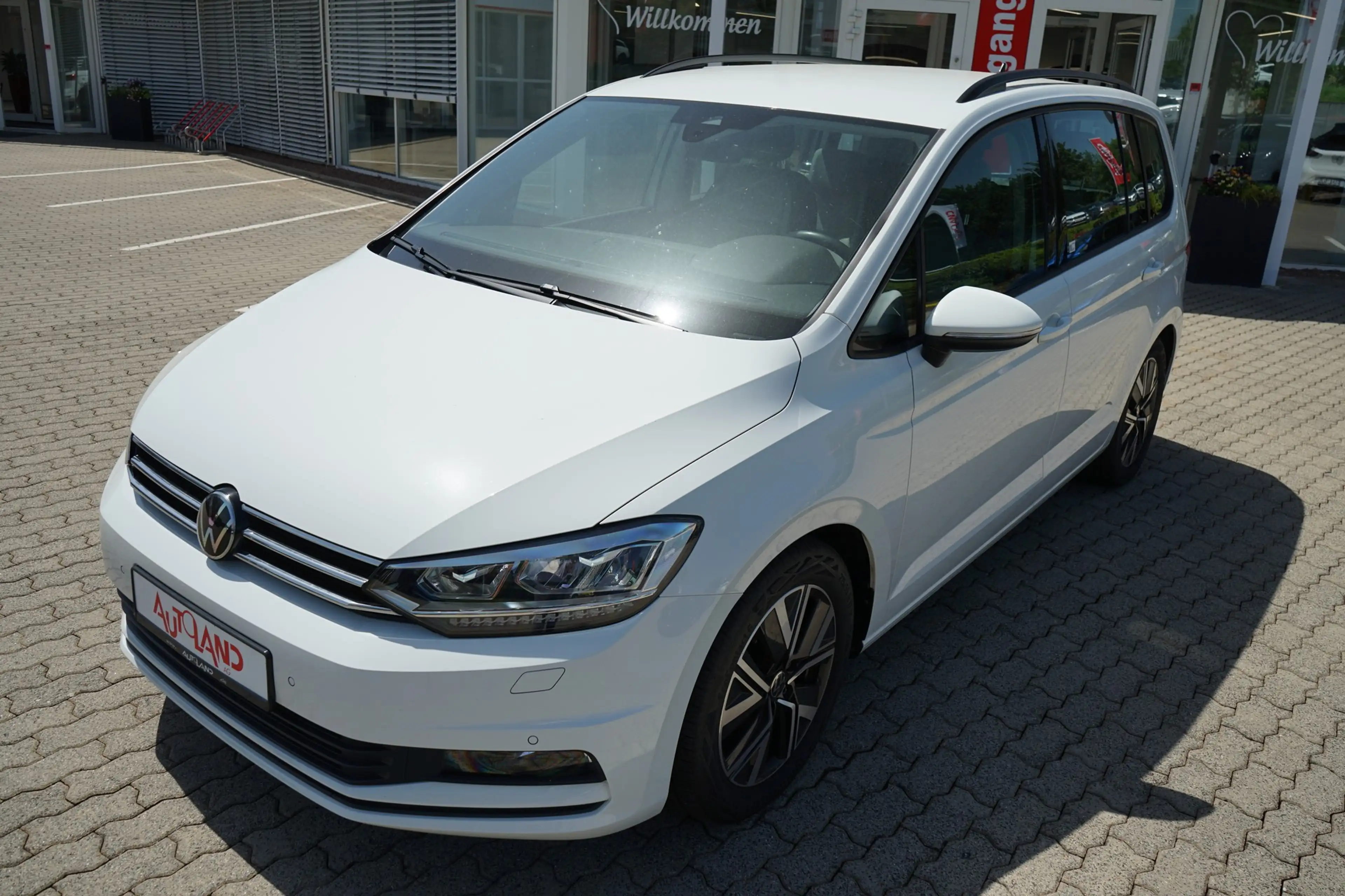 Volkswagen Touran 1.5 TSI DSG Family 7-Sitzer LED Navi AHK