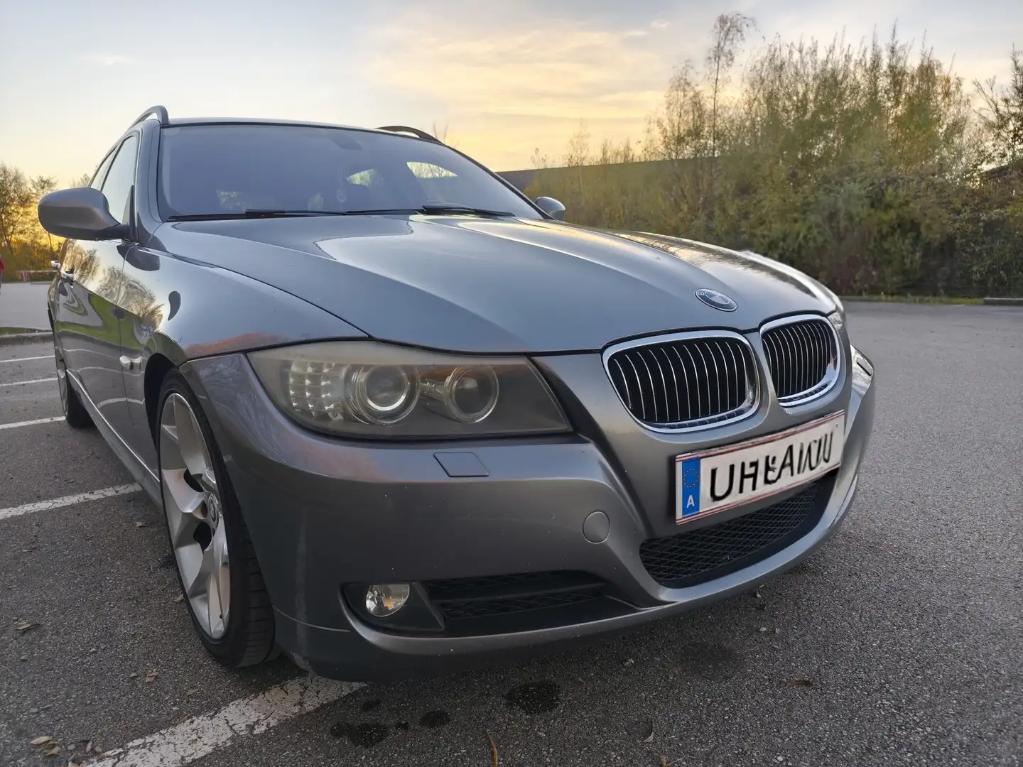 BMW 330 330d Handschalter Touring Edition Sport Braun - 1