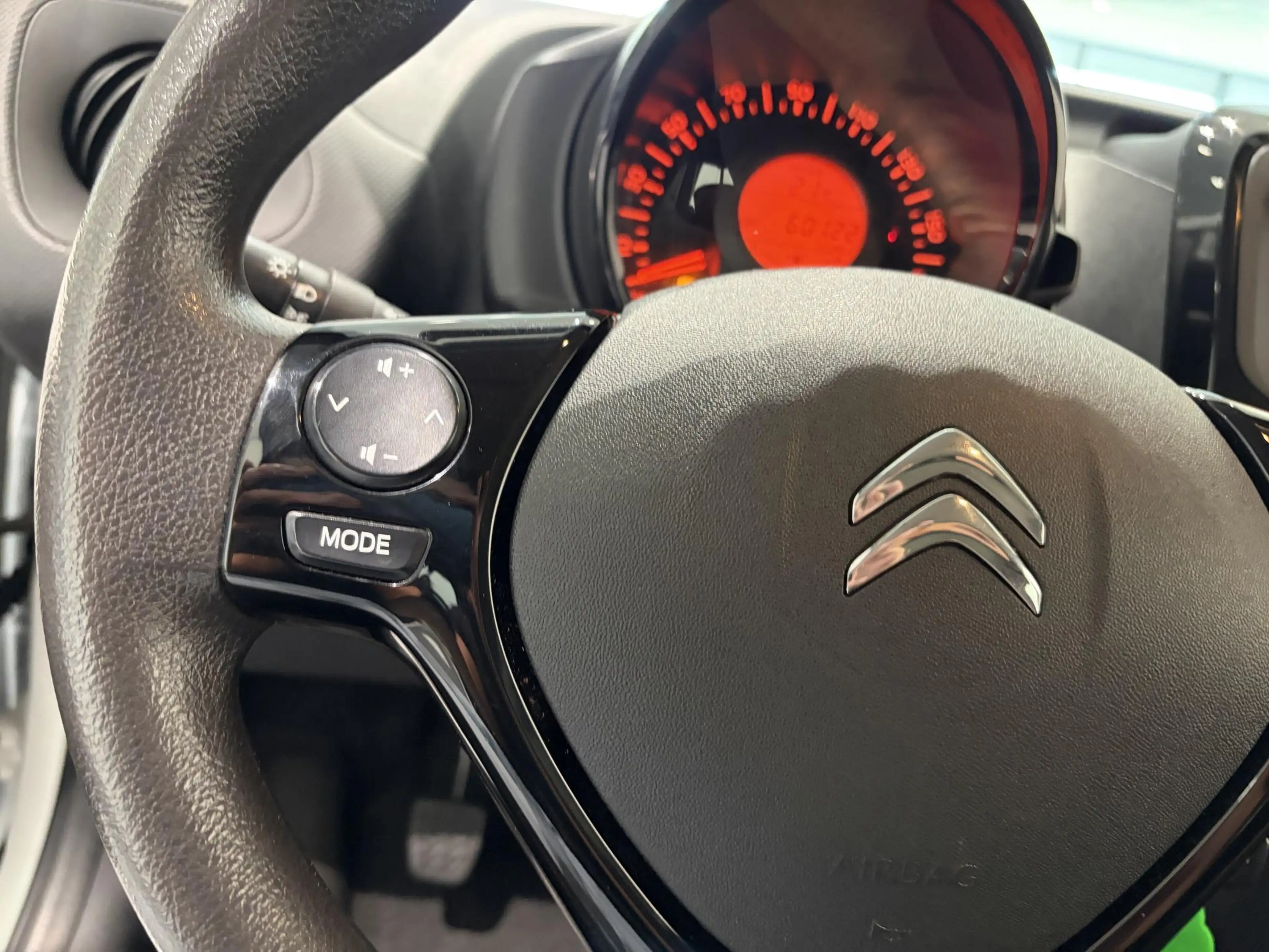 Citroen C1 1.0 VTi Feel — photo 11