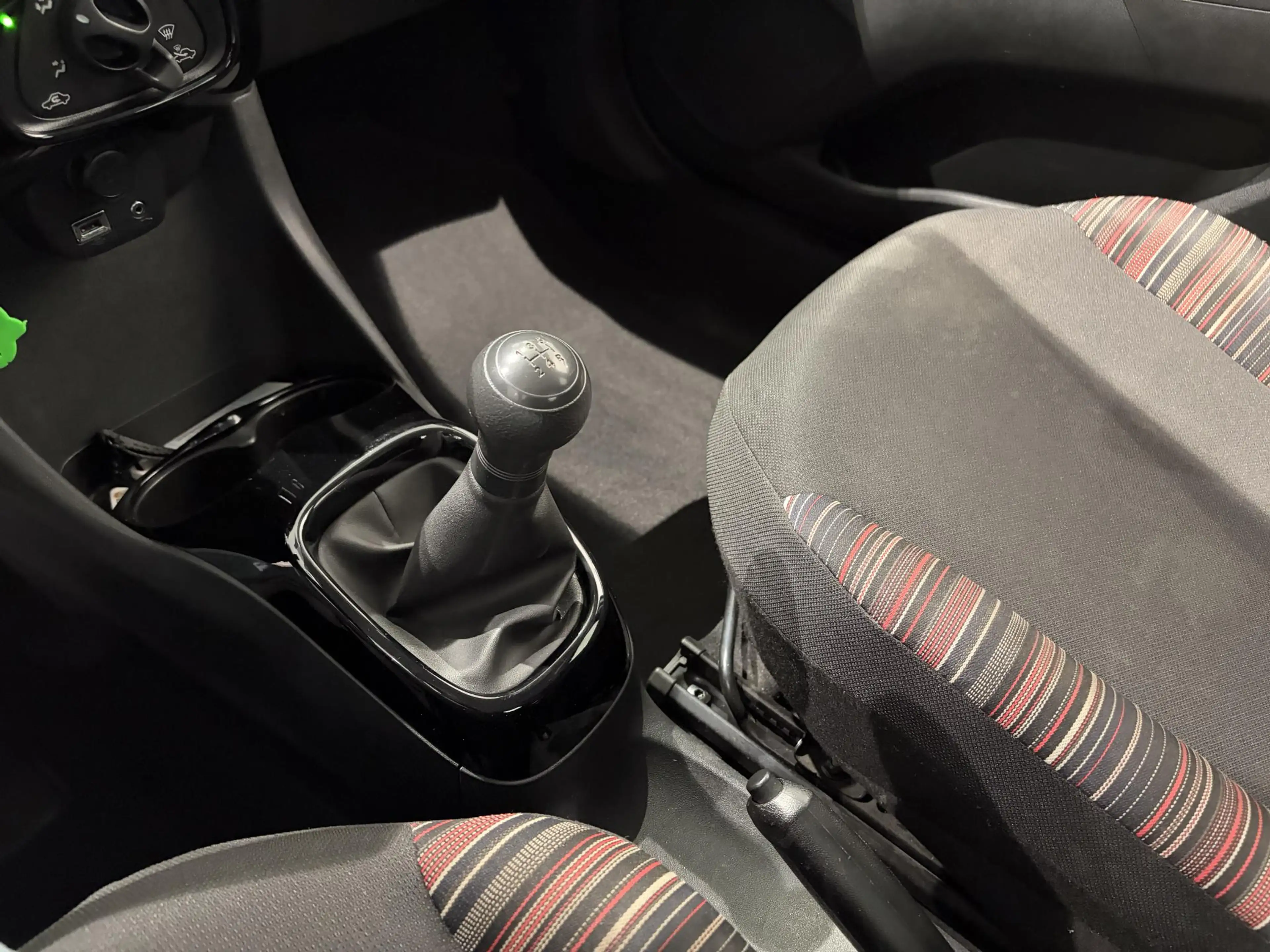 Citroen C1 1.0 VTi Feel — photo 13