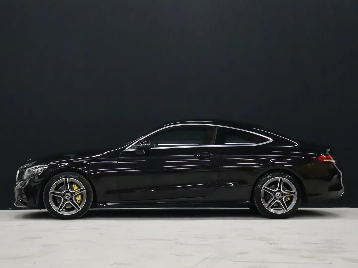 Mercedes-Benz C 200 Coupé AMG [SFEERVERLICHTING, APPLE CARPLAY, ANDROI Černá - 2