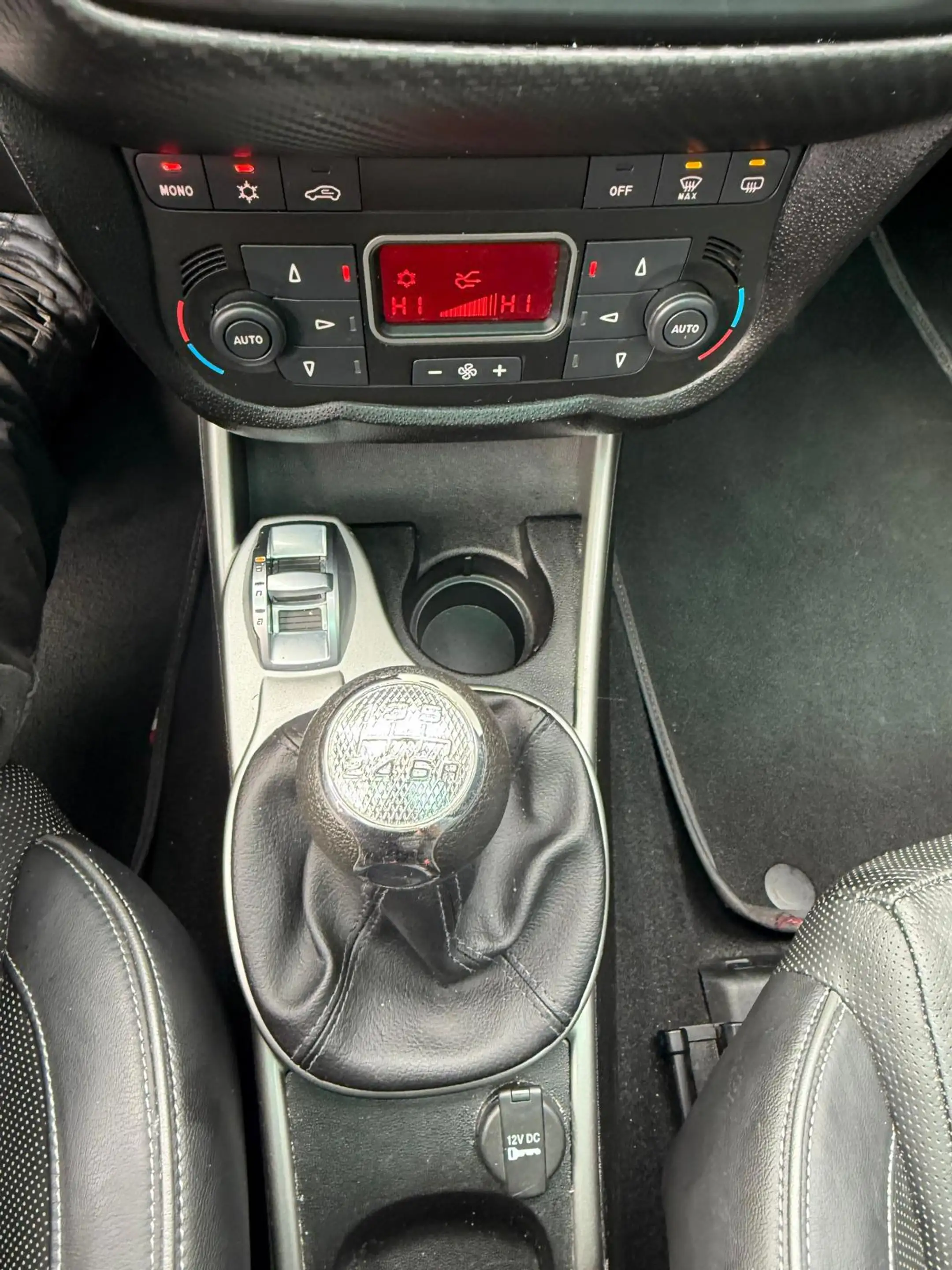 Alfa Romeo MiTo 0.9 TwinAir Exclusive Cruise Control / PDC / Panod — photo 12