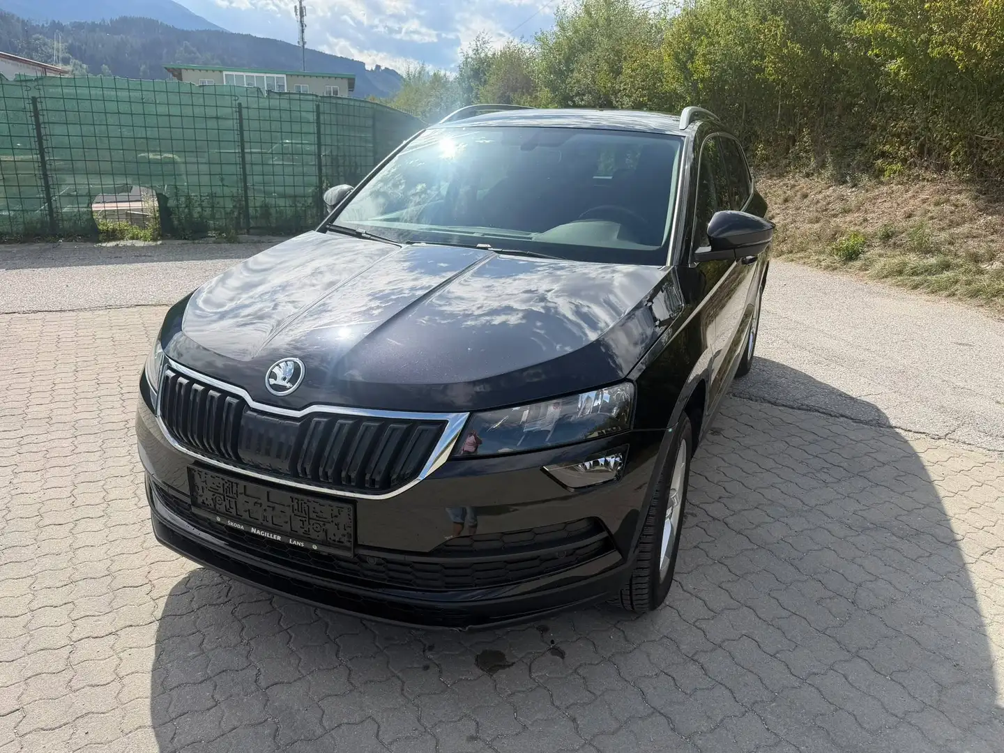 Skoda Karoq Ambition 1.6 TDI *AHK* Schwarz - 1