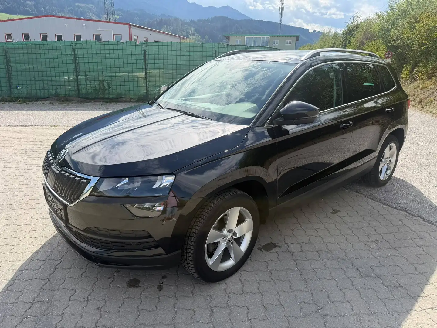 Skoda Karoq Ambition 1.6 TDI *AHK* Schwarz - 2