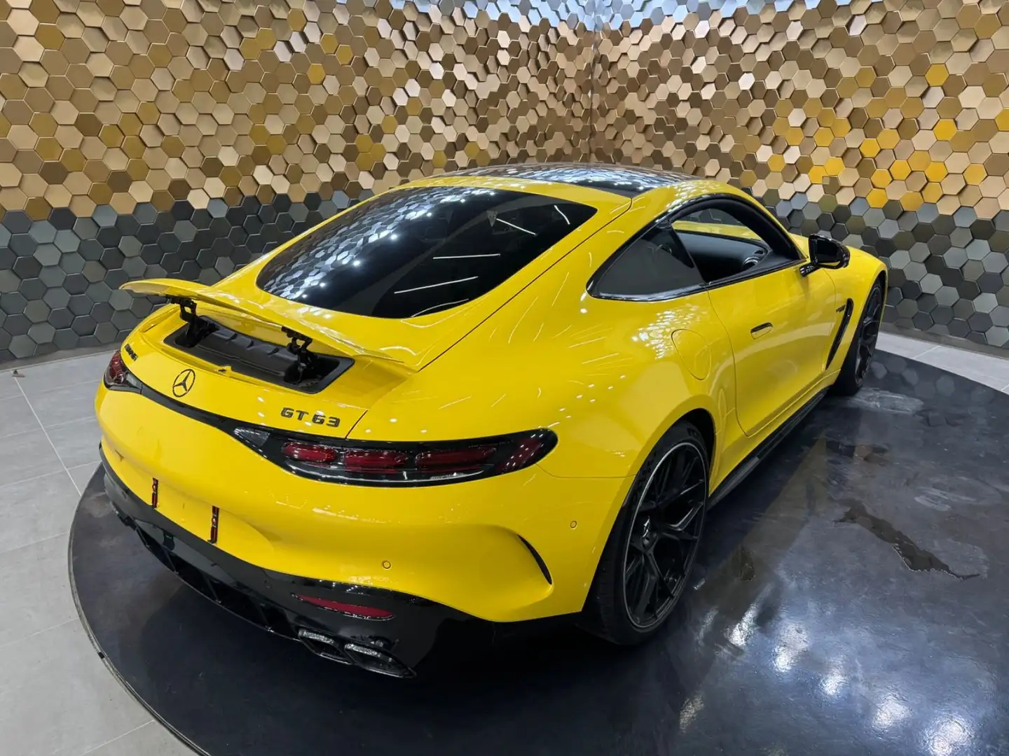 Mercedes-Benz AMG GT 63 4M+ Premium Plus *Pano* Gelb - 2