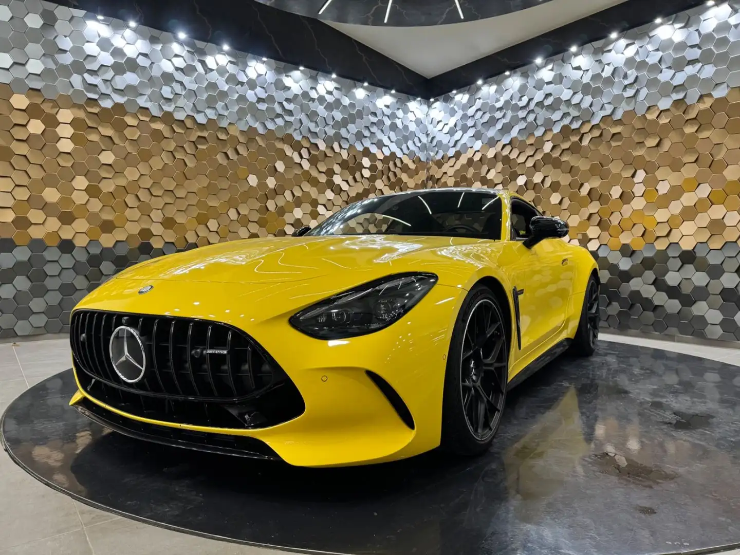 Mercedes-Benz AMG GT 63 4M+ Premium Plus *Pano* Gelb - 1