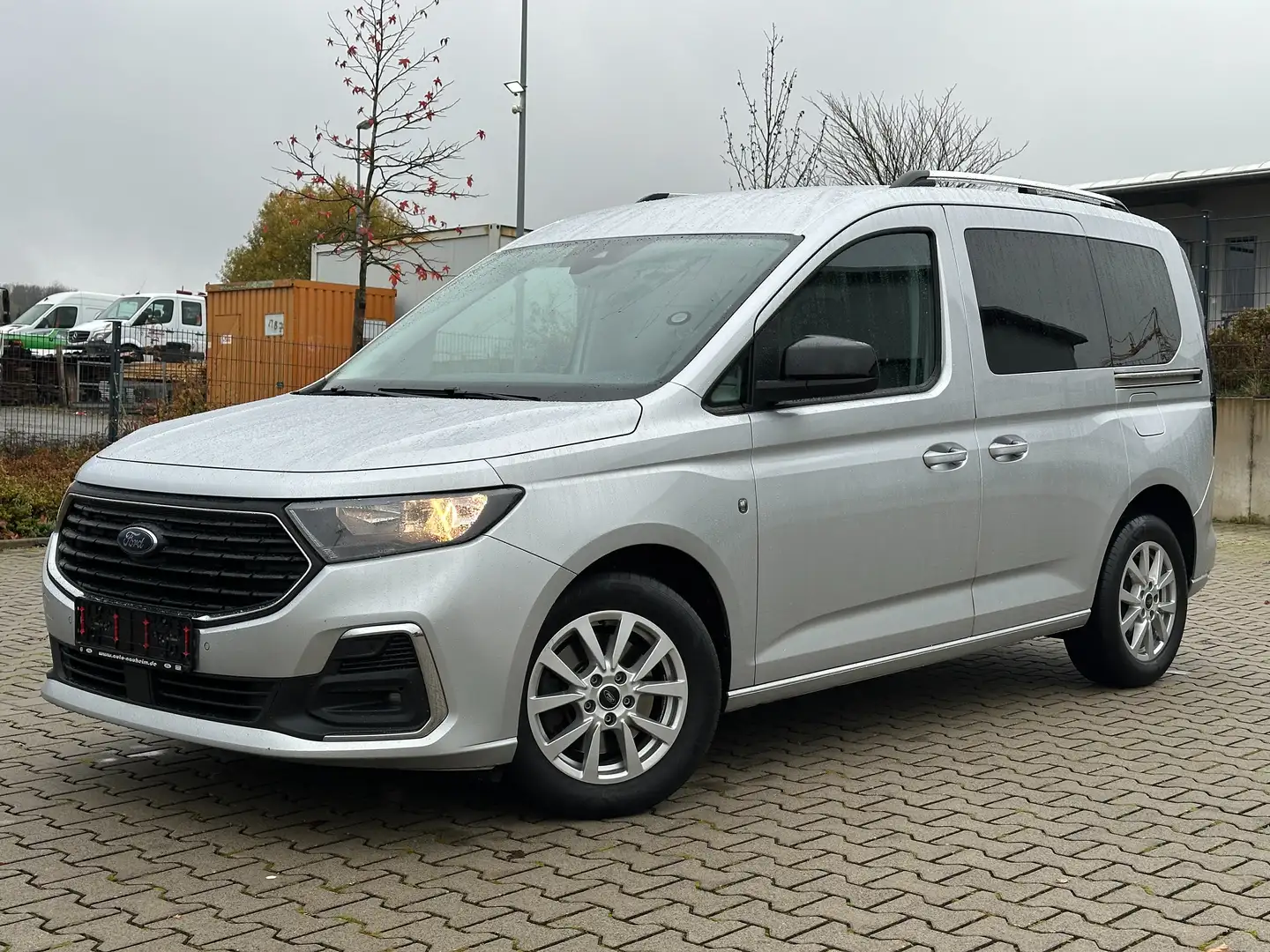 Ford Tourneo Connect Titanium Klima Sitzheizung CarPlay Tüv/Au neu Silber - 1