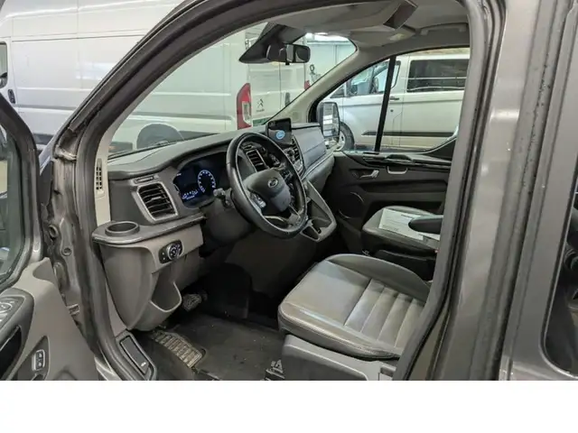 Ford Tourneo Custom view 19