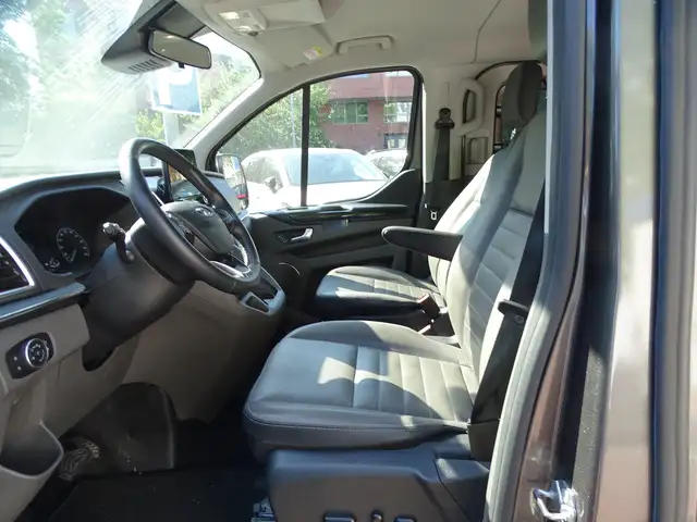 Ford Tourneo Custom view 14