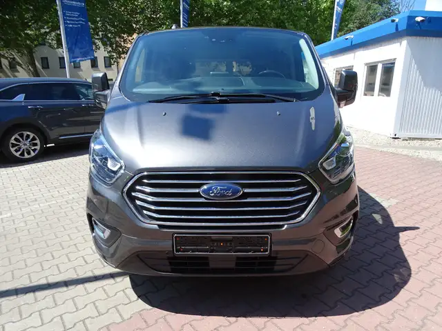 Ford Tourneo Custom view 2