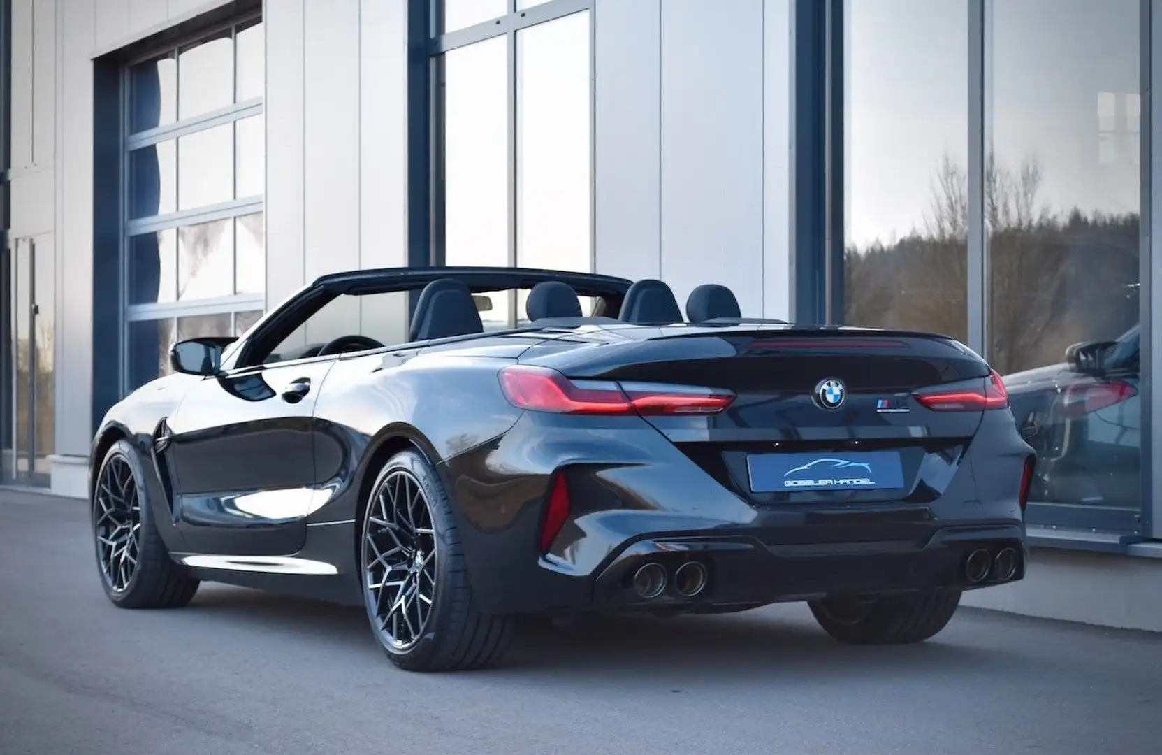 BMW M8 CABRIO COMPETITION AMBIENTE 360KAMERA B&W 19% Černá - 2