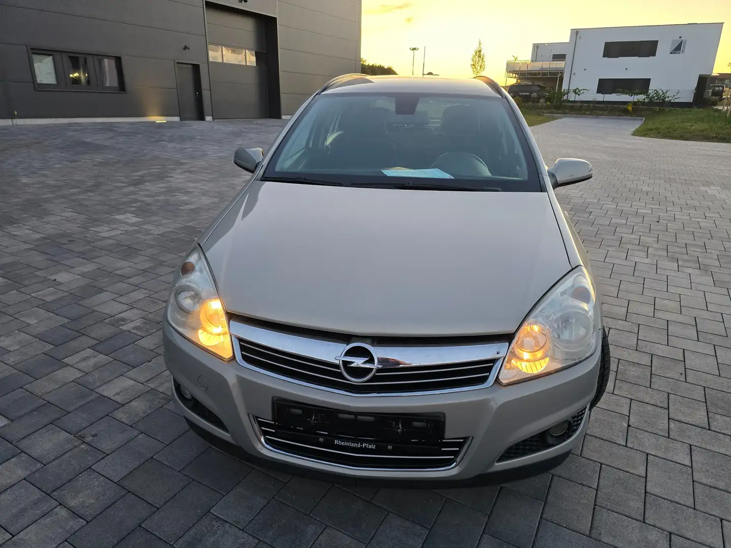 Opel Astra Edition Zlatá - 2