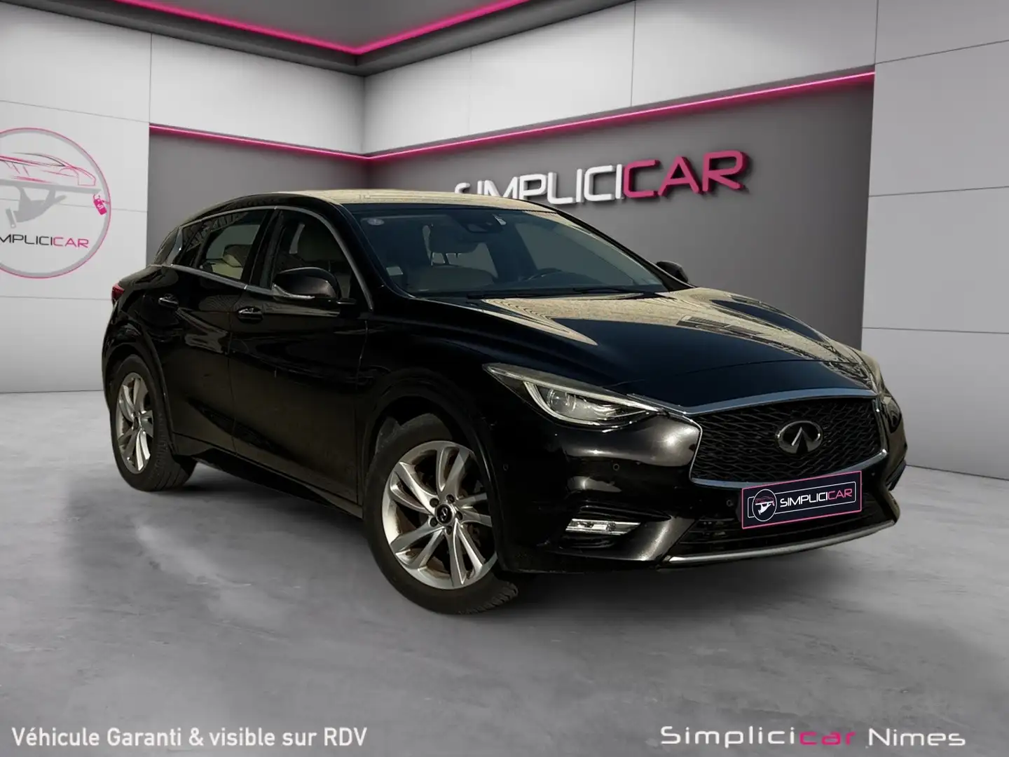 Infiniti Q30 Q30 1.6t 122 Premium Schwarz - 1