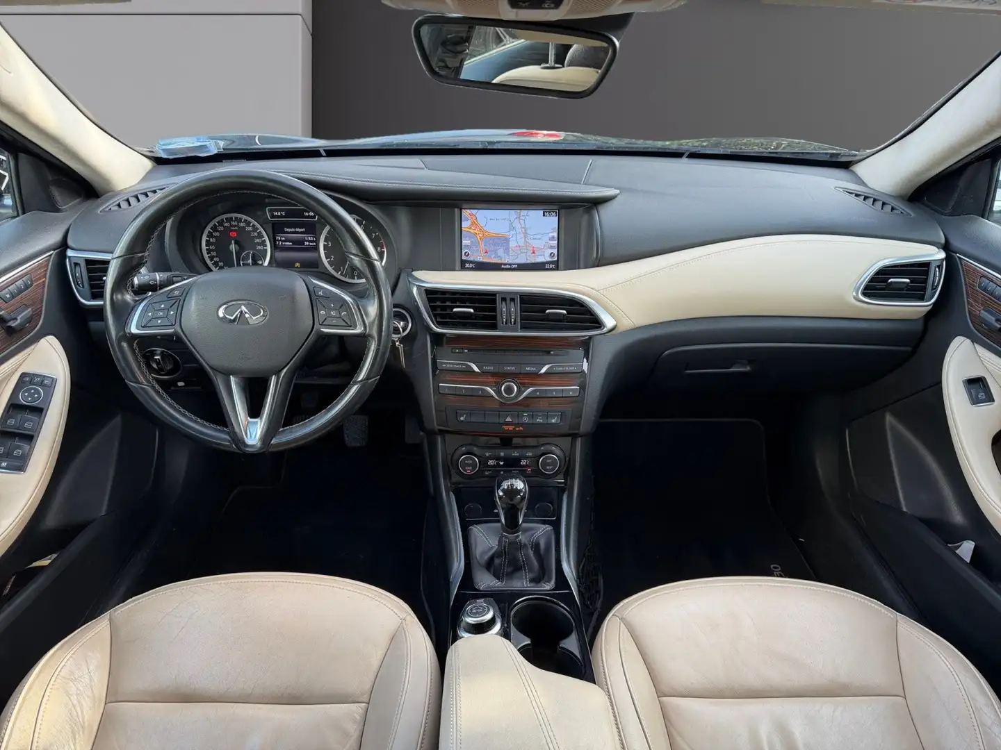 Infiniti Q30 Q30 1.6t 122 Premium Schwarz - 2